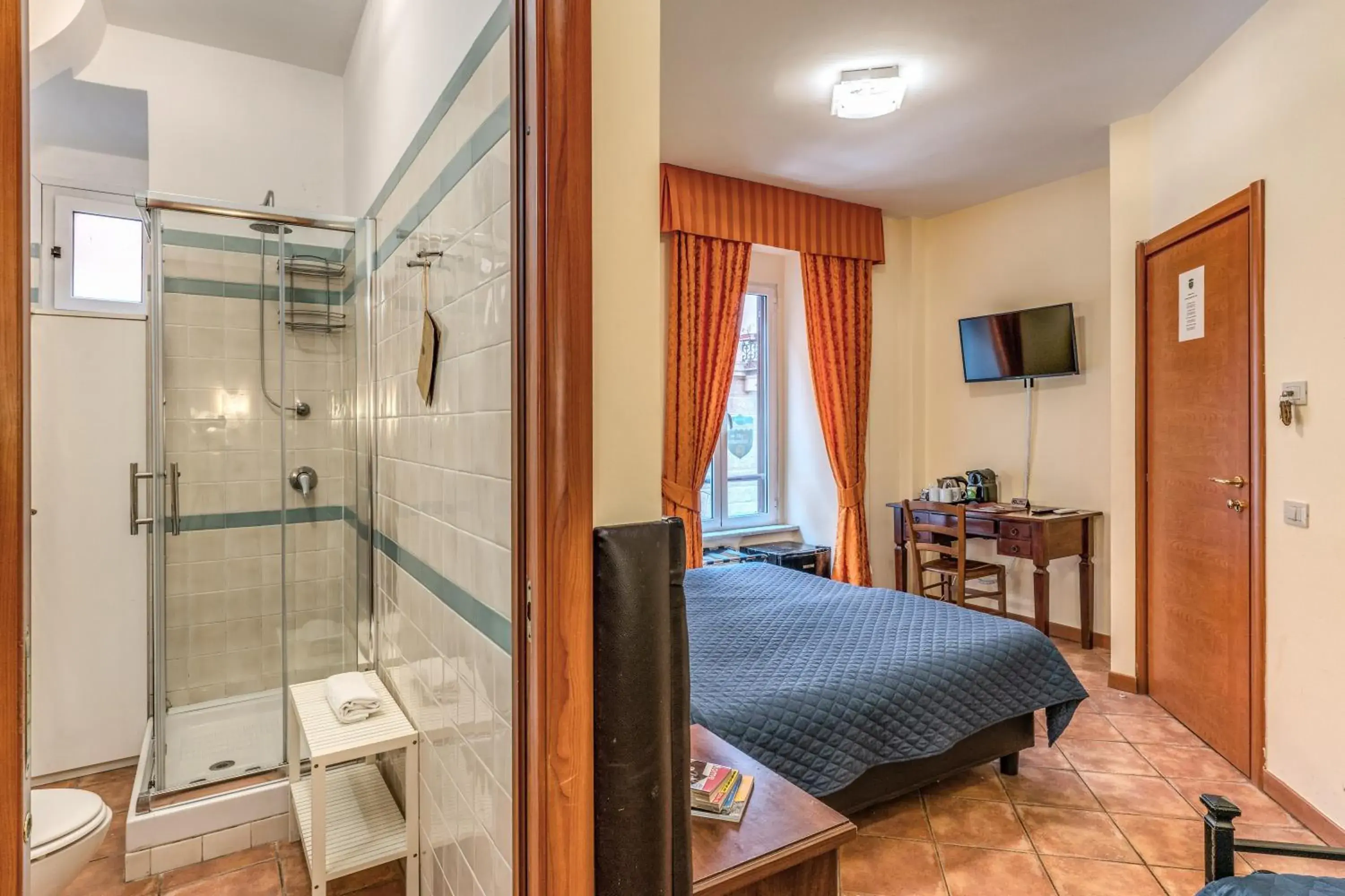 Triple Room in Locanda San Cosimato Triple Room in Locanda San Cosimato