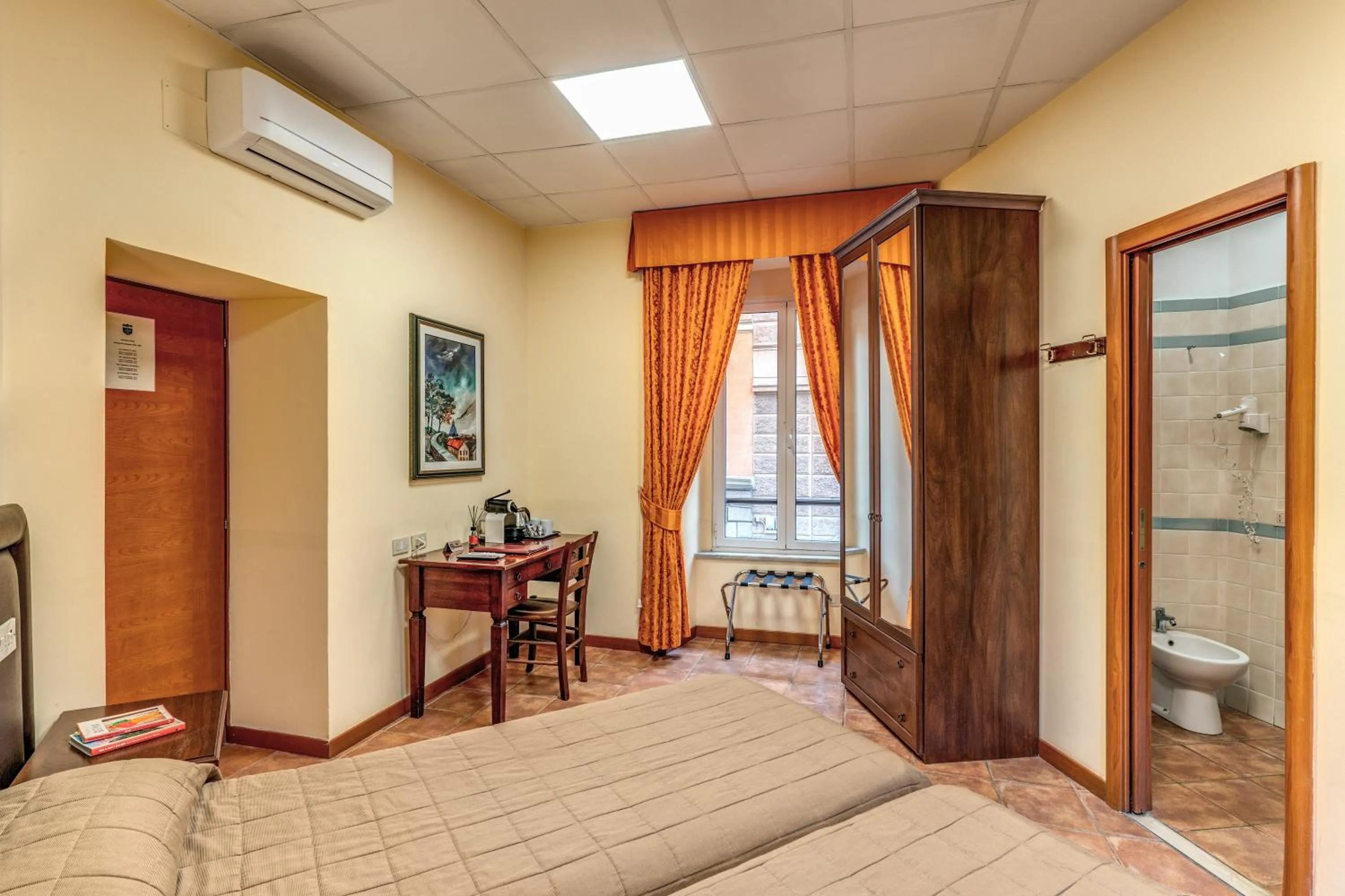 Photo of the whole room, Bed in Locanda San Cosimato