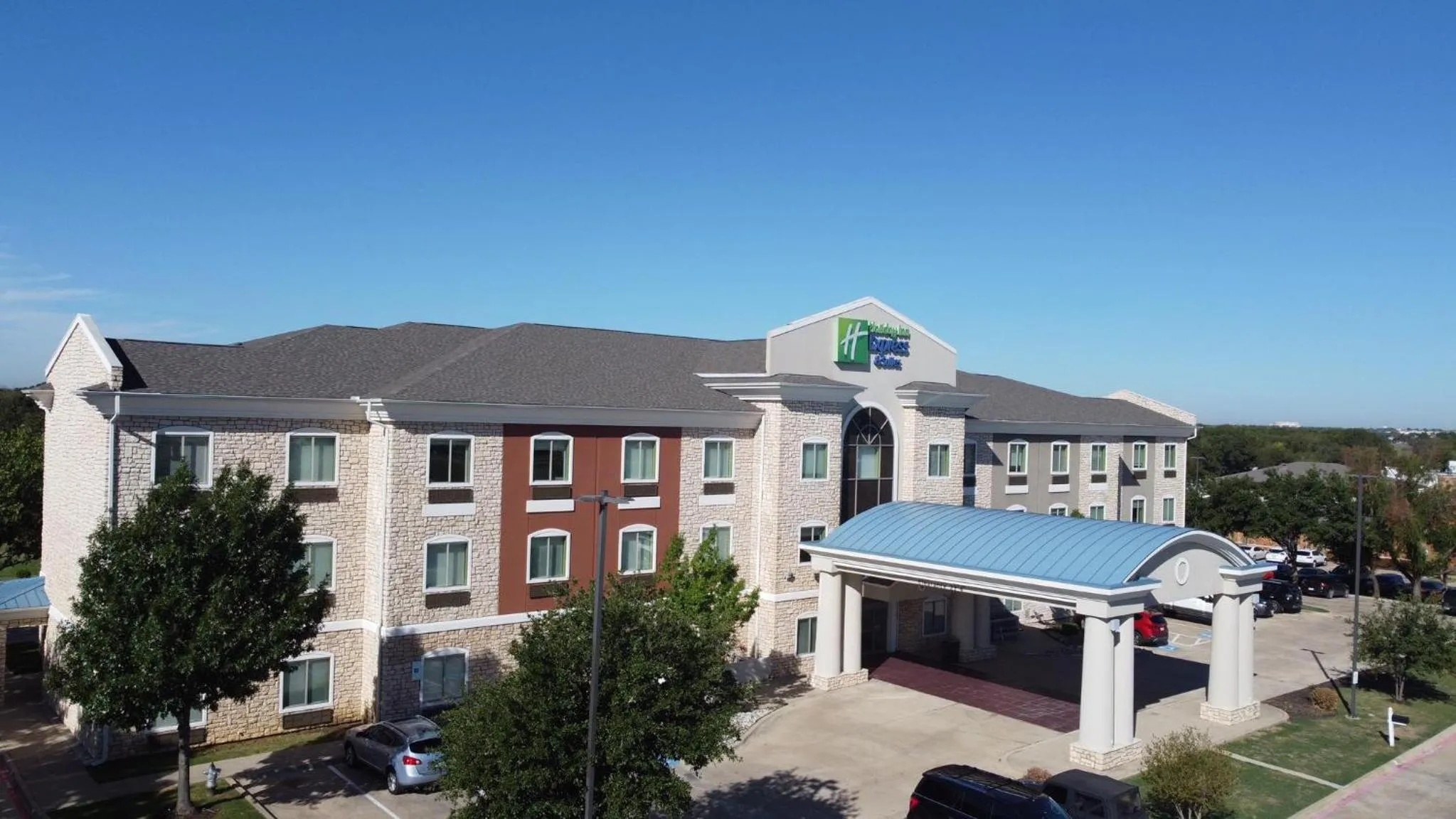 Property building in Holiday Inn Express Hotel & Suites Mansfield by IHG