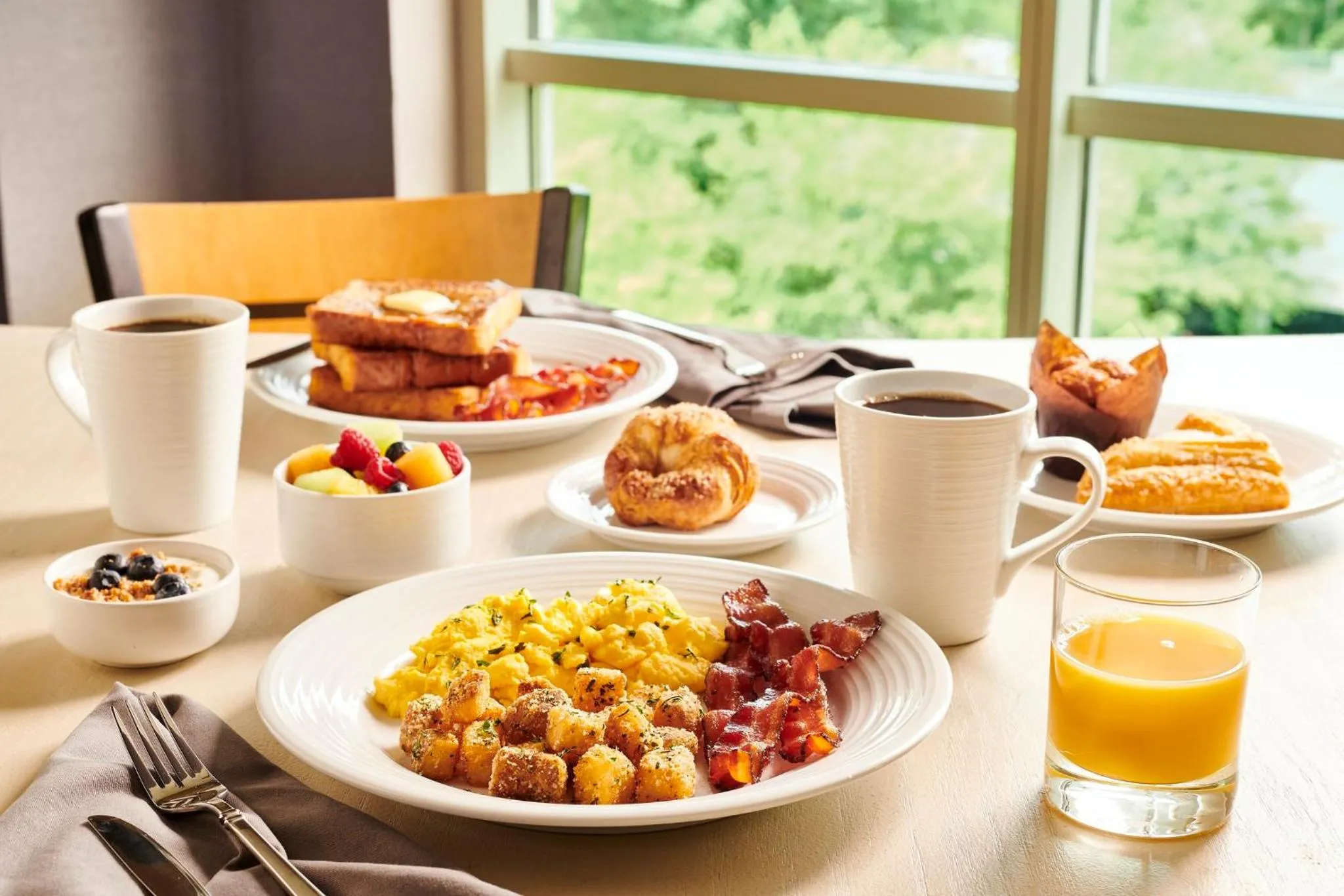 Restaurant/places to eat in Holiday Inn Grand Rapids-Airport by IHG