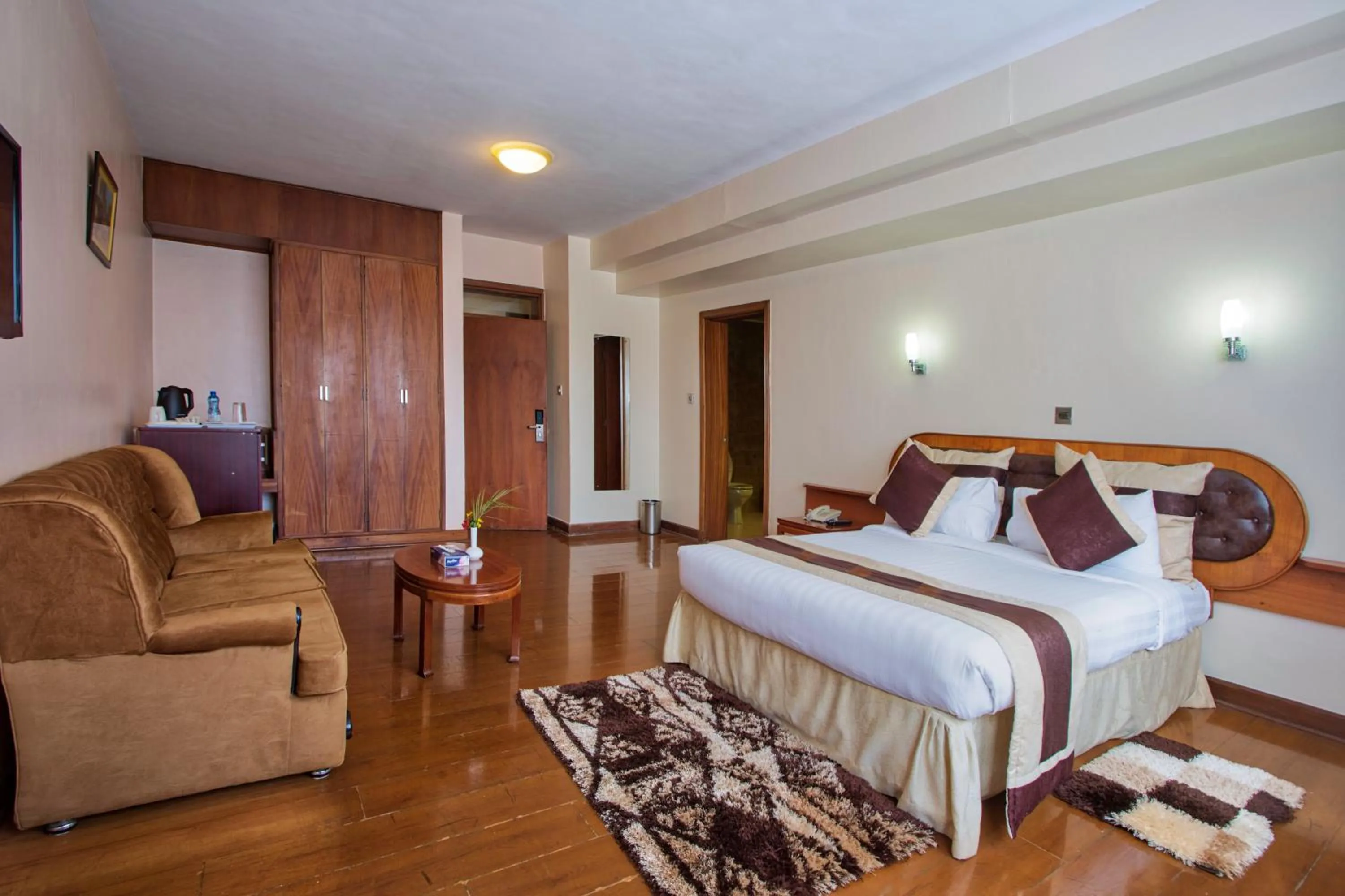 Bed in Sirikwa Hotel