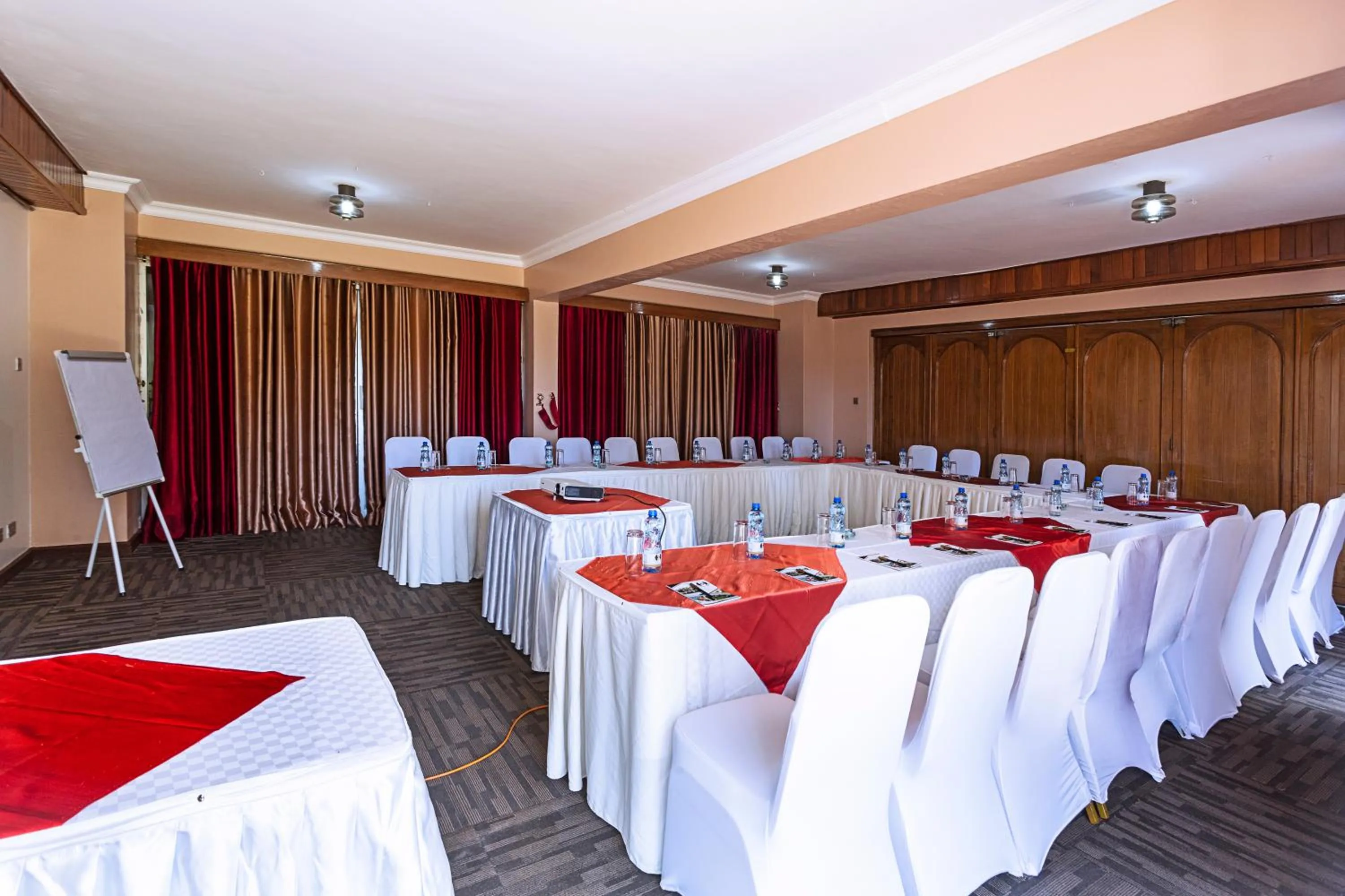 Meeting/conference room in Sirikwa Hotel