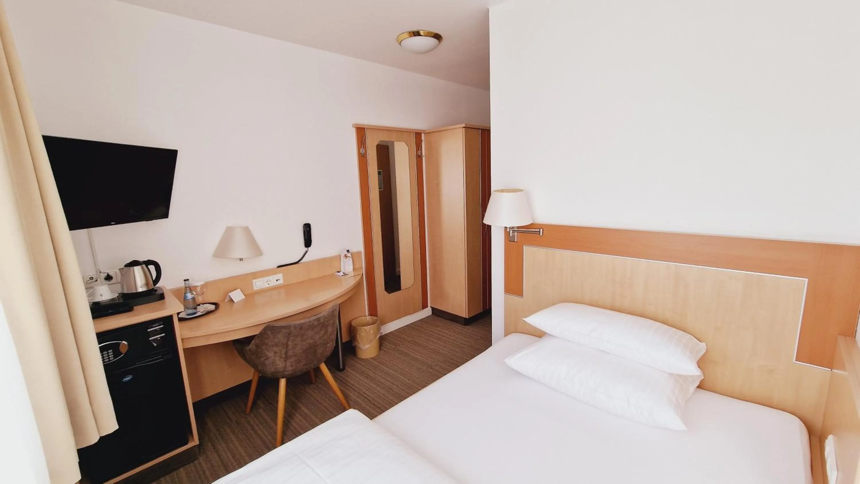 TV and multimedia, Bed in Hotel Garni Superior