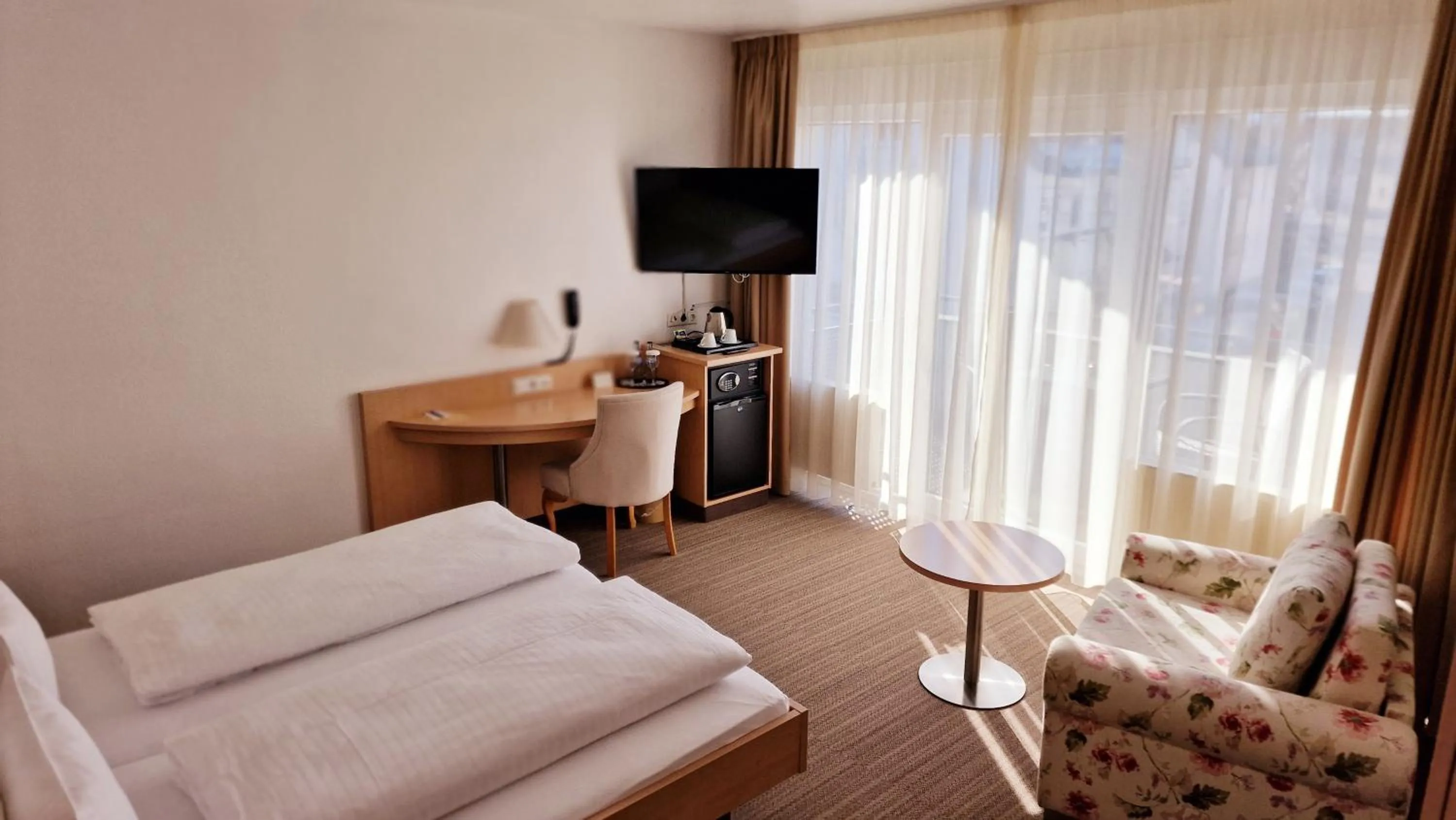 Balcony/Terrace, Bed in Hotel Garni Superior