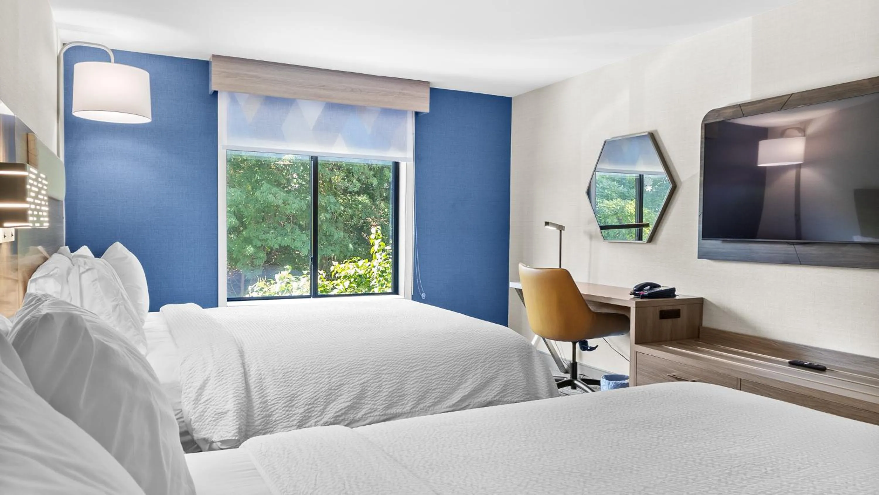 Photo of the whole room, Bed in Holiday Inn Express Hotel & Suites Manchester - Airport by IHG