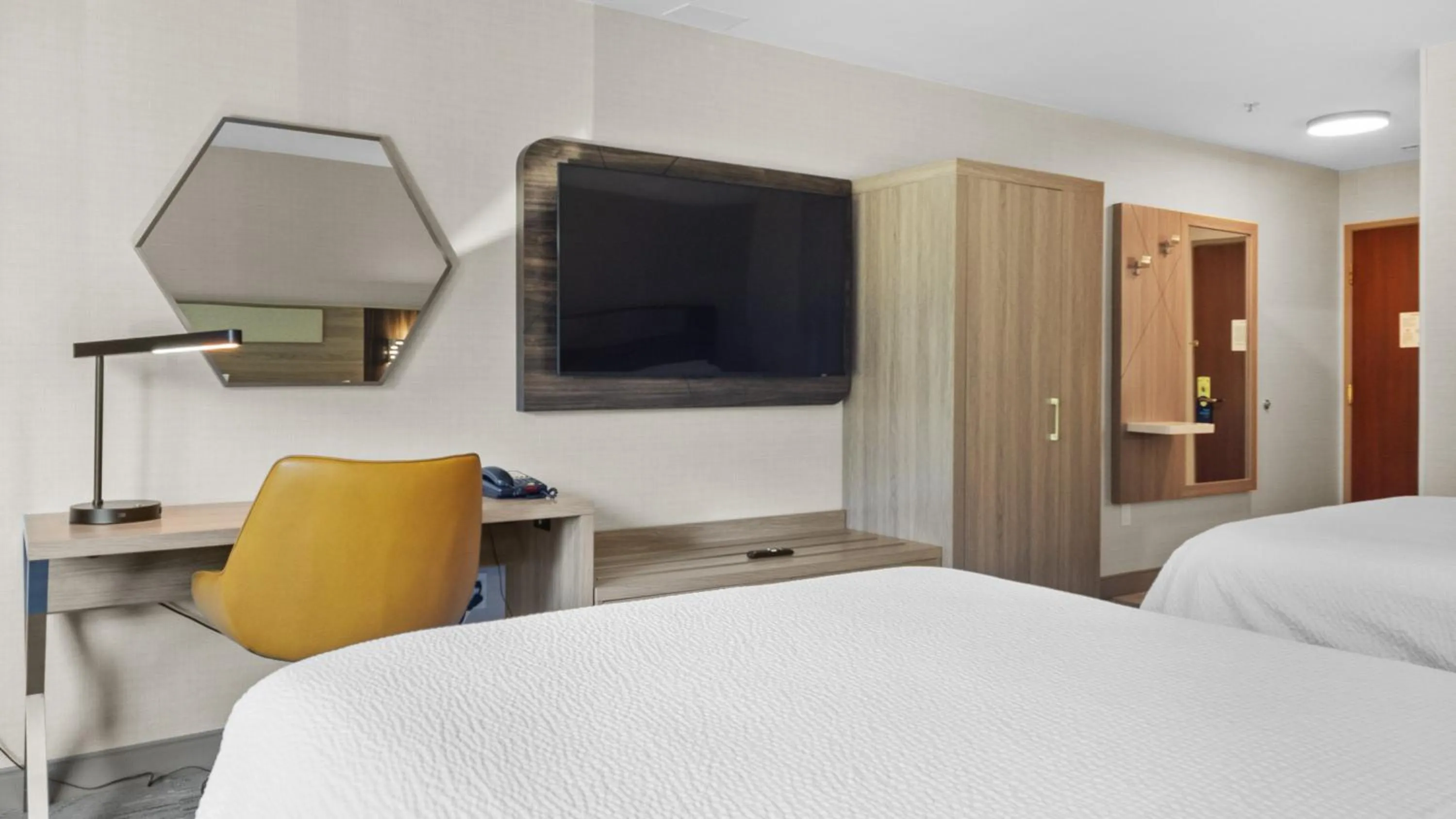 Photo of the whole room, Bed in Holiday Inn Express Hotel & Suites Manchester - Airport by IHG