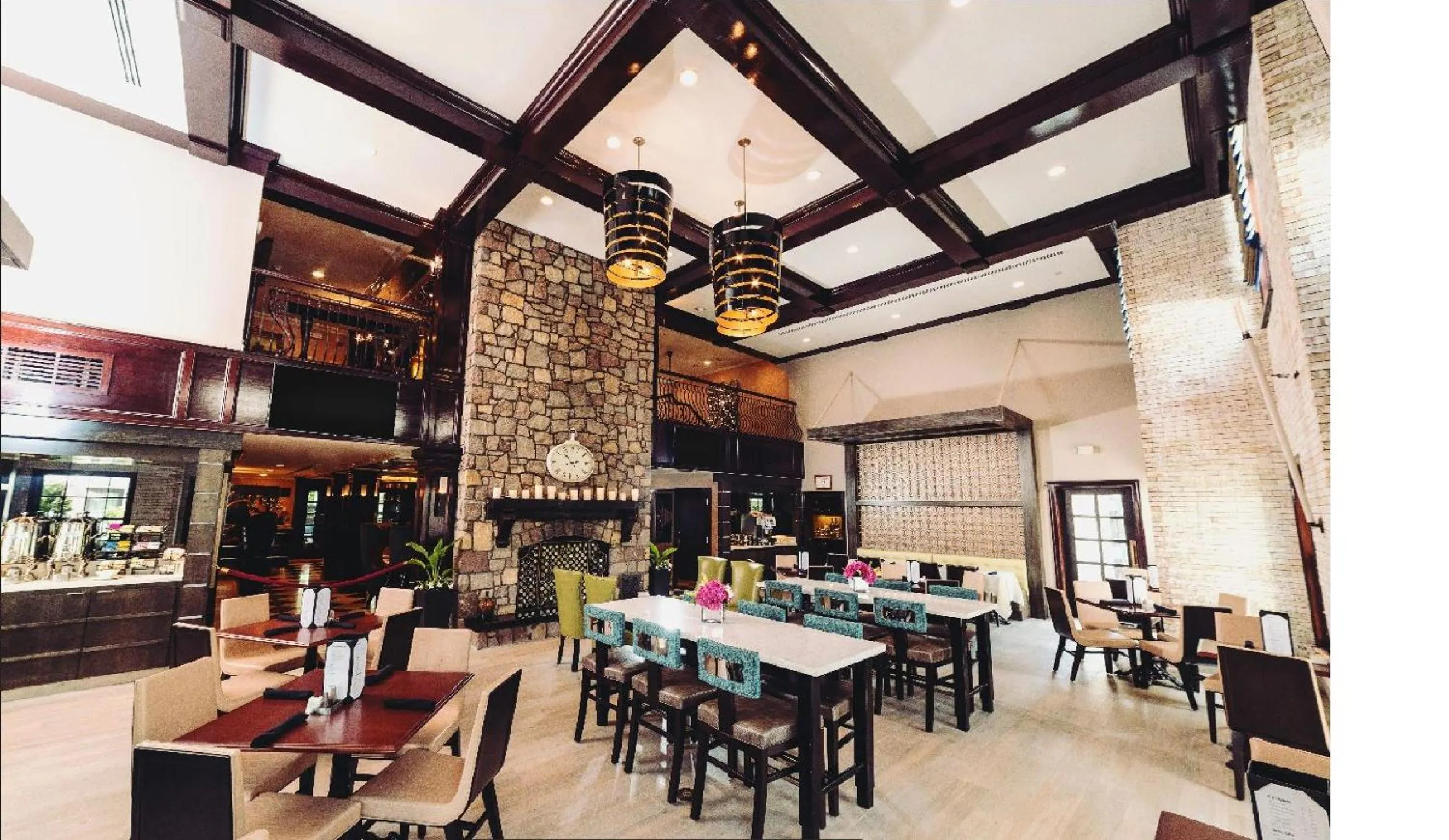 Lounge or bar in The Inn At Fox Hollow Hotel