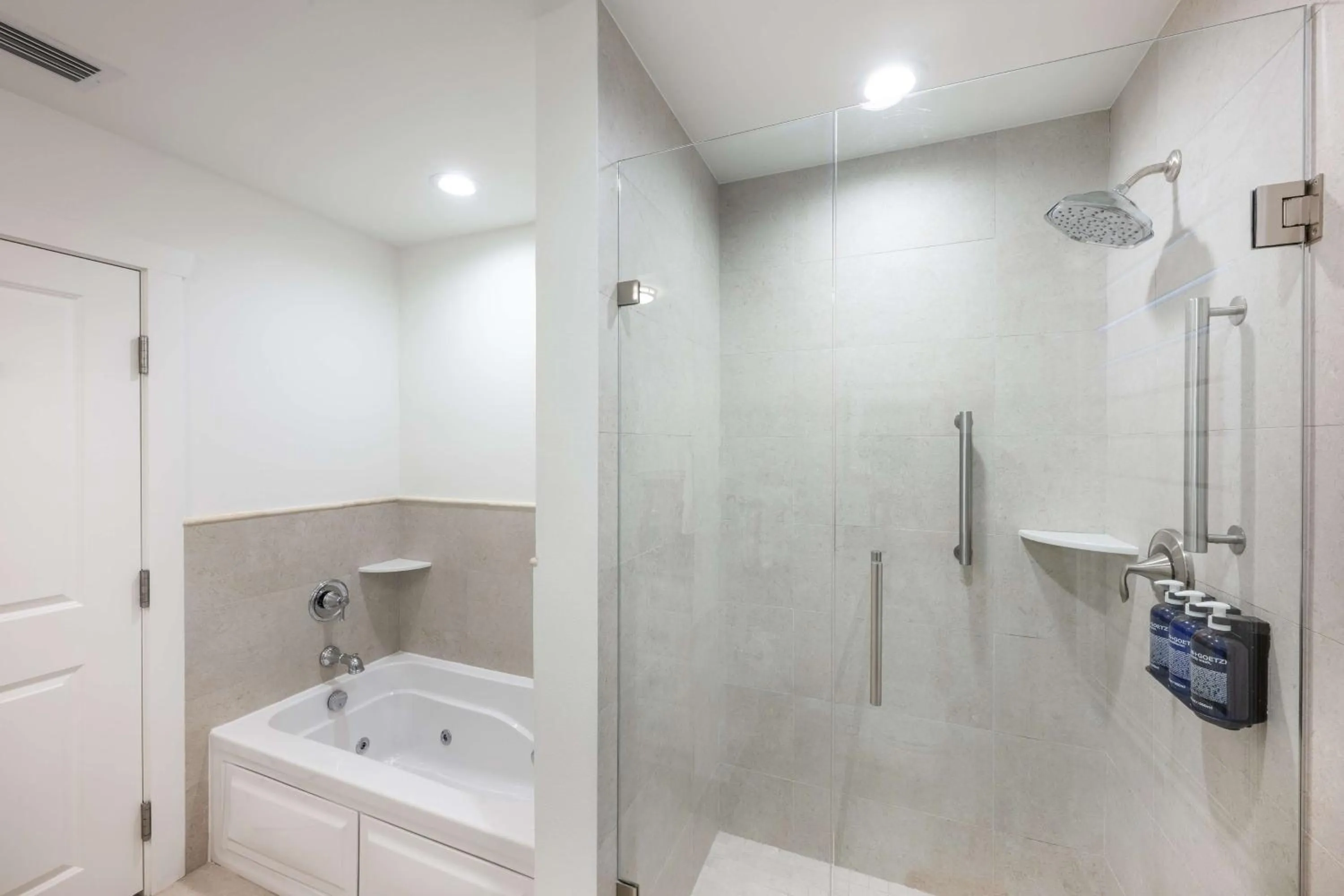 Bathroom in Islander Resort