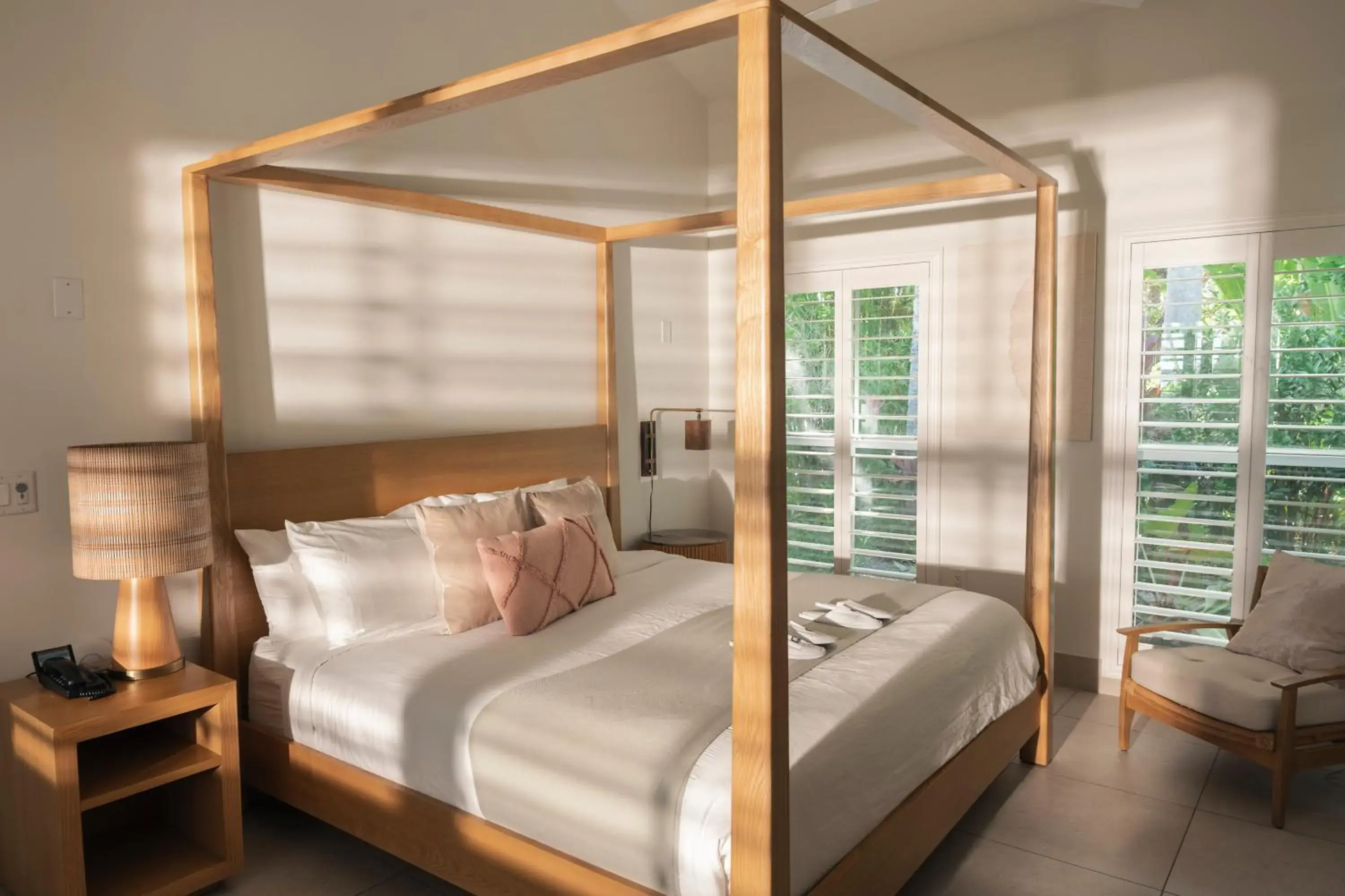 1 King Bed Suite Plumeria Oceanfront in Islander Resort 1 King Bed Suite Plumeria Oceanfront in Islander Resort