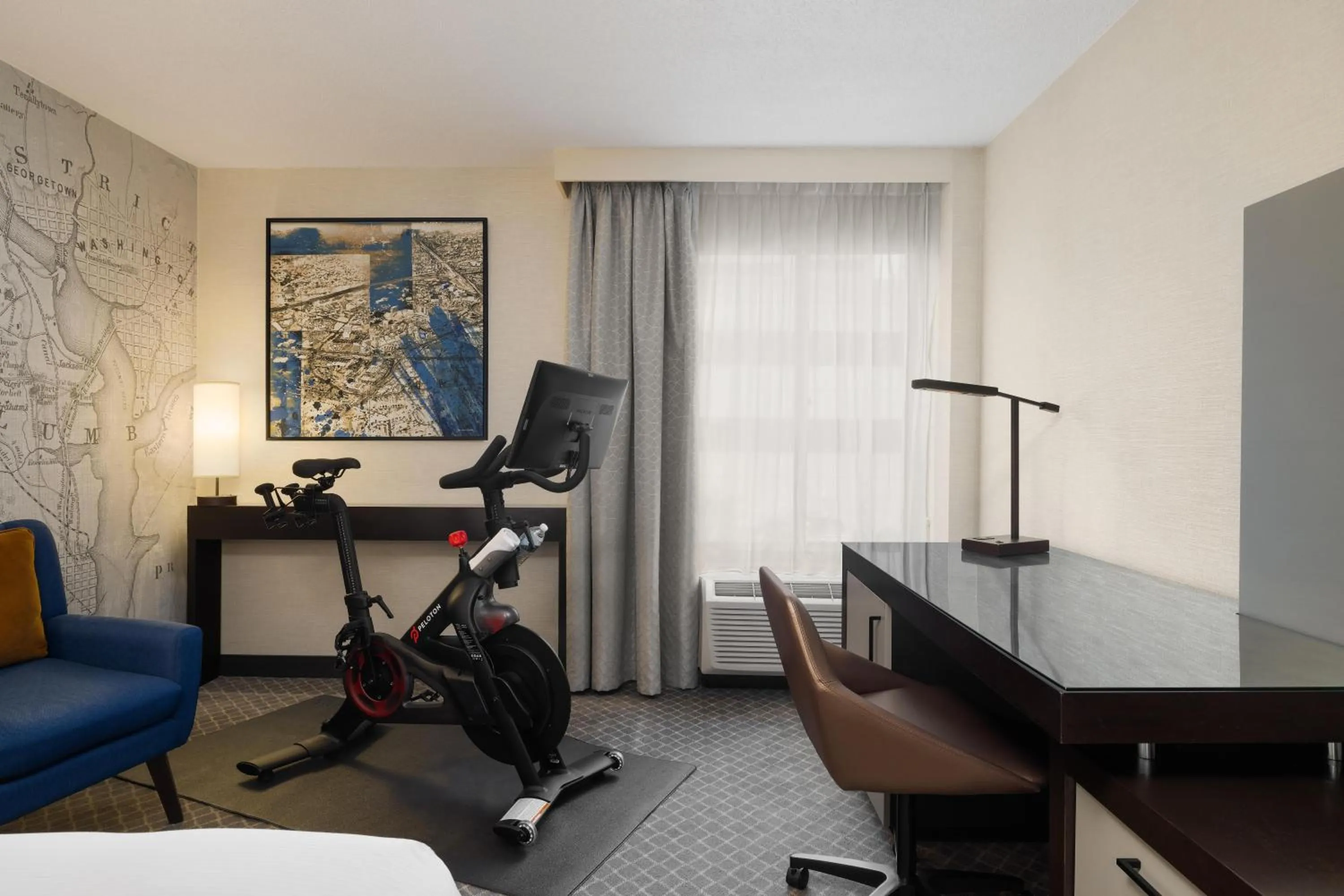 Bedroom in DoubleTree by Hilton McLean Tysons