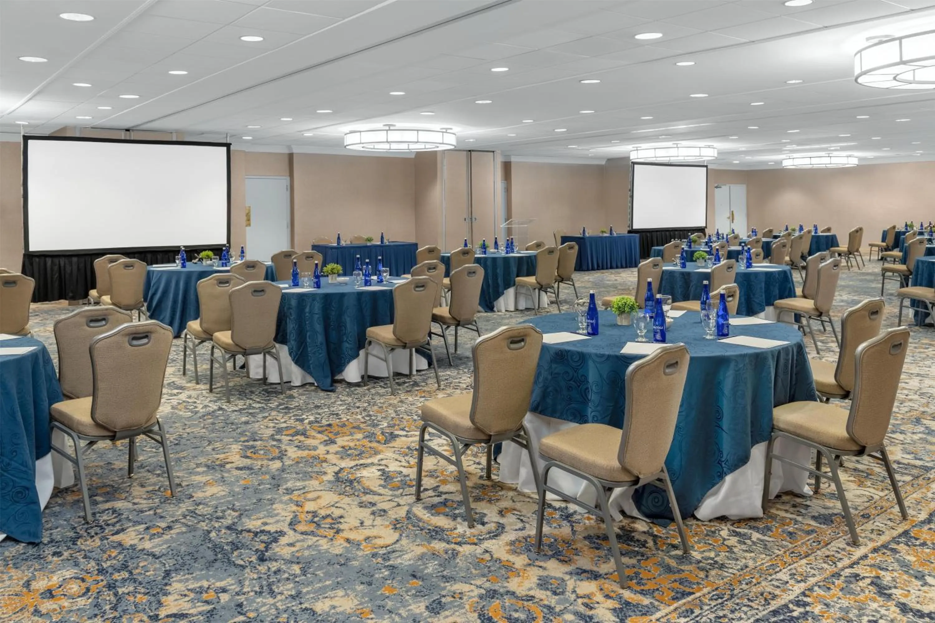 Meeting/conference room in DoubleTree by Hilton McLean Tysons