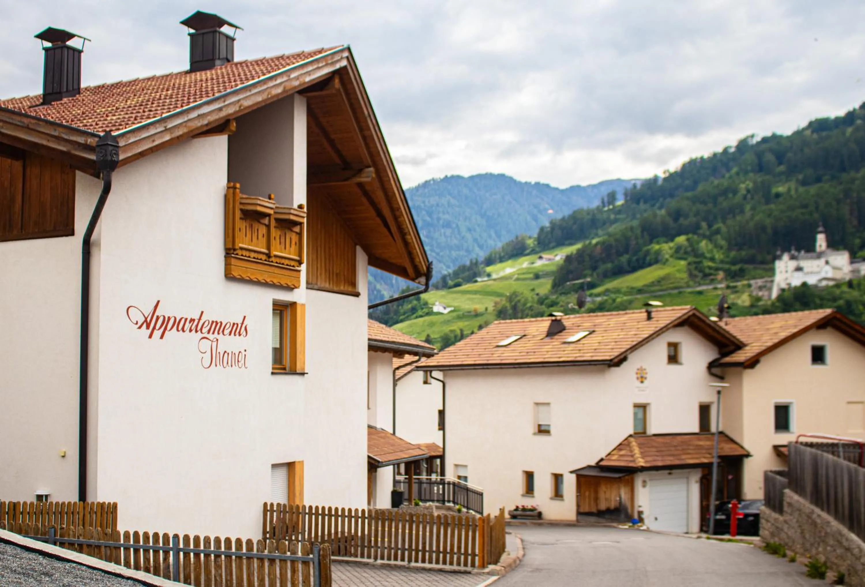 Property building in Appartement Thanei