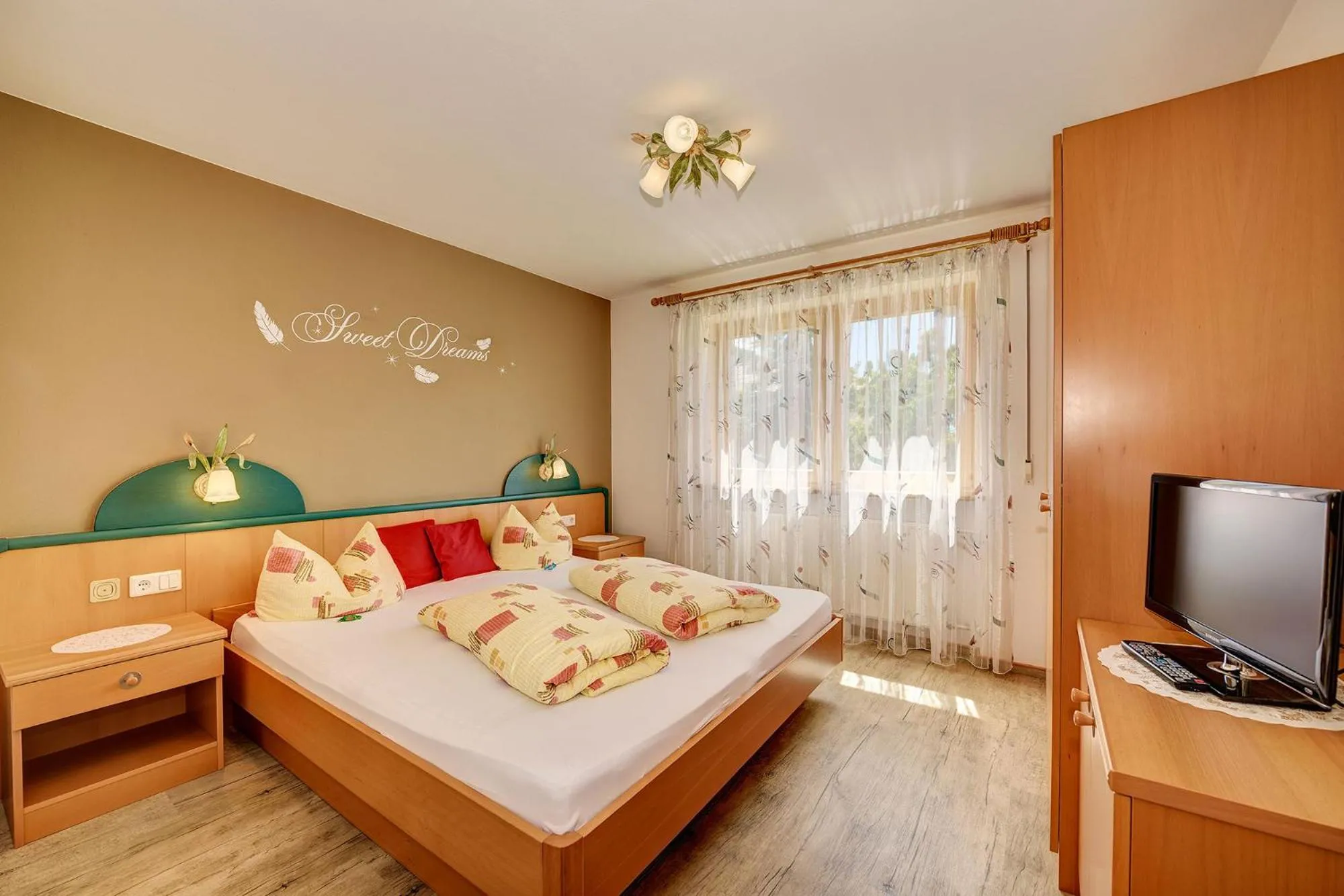Bedroom, Bed in Appartement Thanei