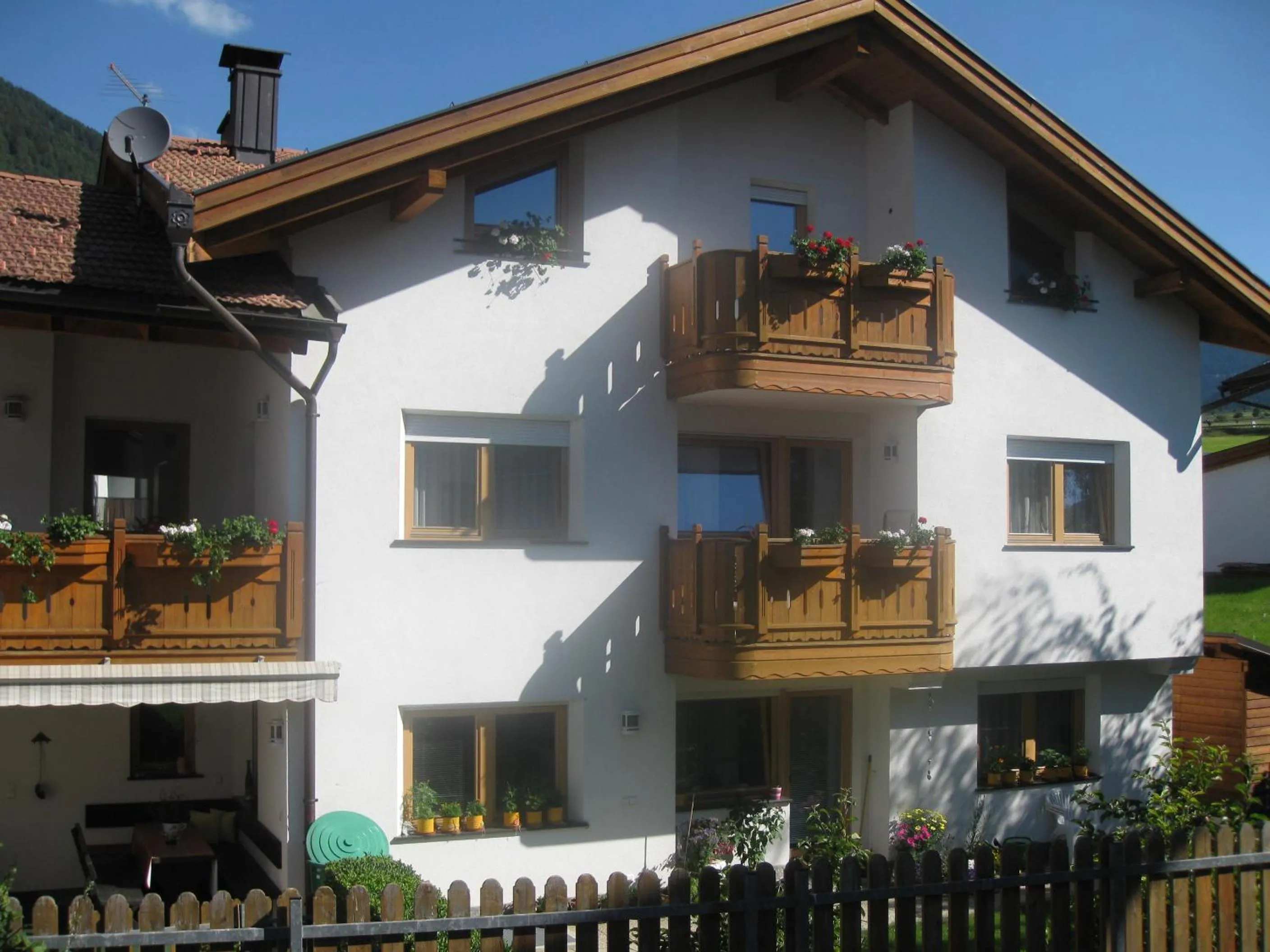 Property building in Appartement Thanei
