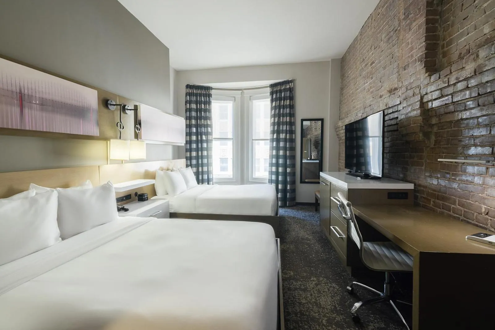 Photo of the whole room, Bed in voco Hotel Napoleon Memphis by IHG