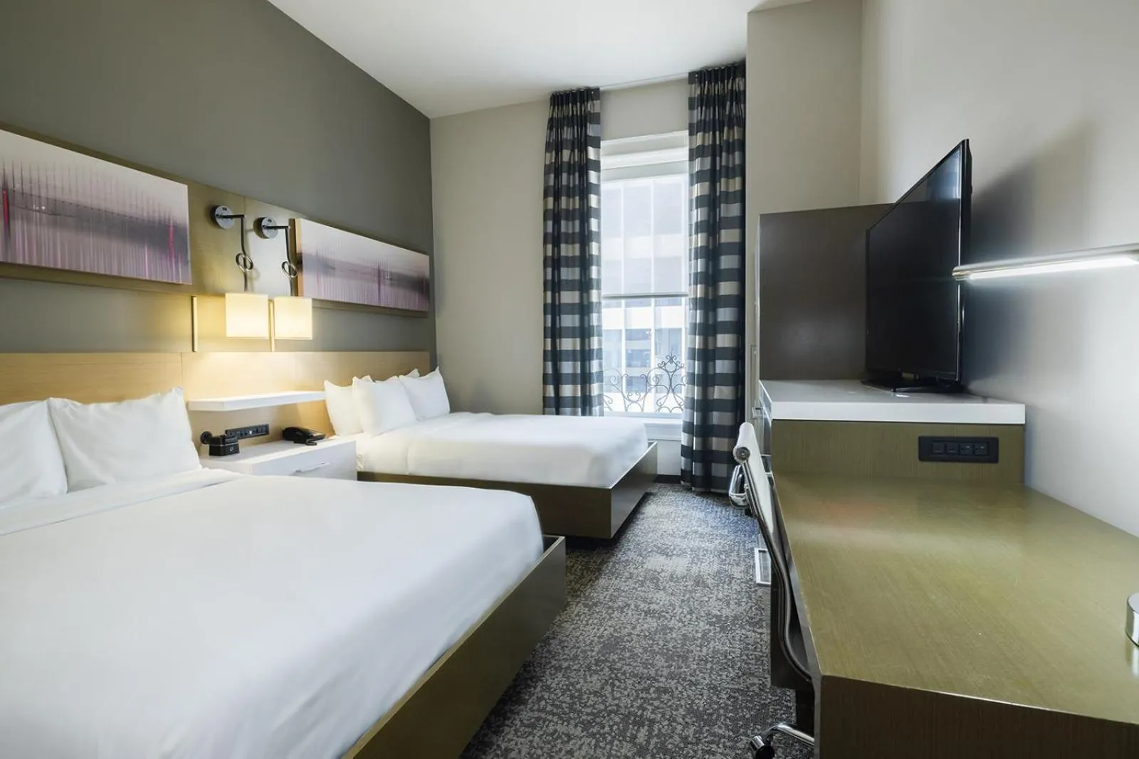 Photo of the whole room, Bed in voco Hotel Napoleon Memphis by IHG