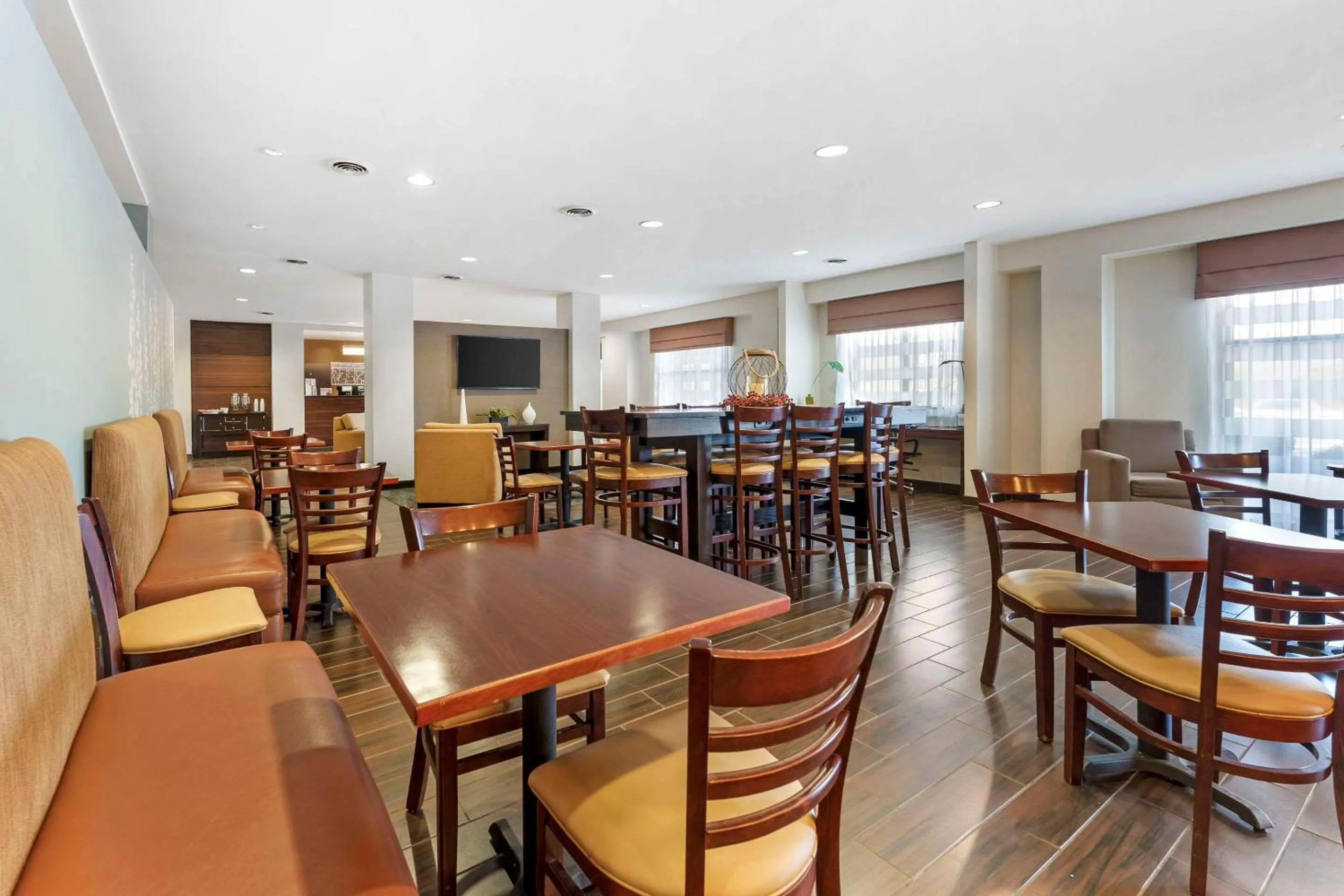 Breakfast in Sleep Inn & Suites Cumberland