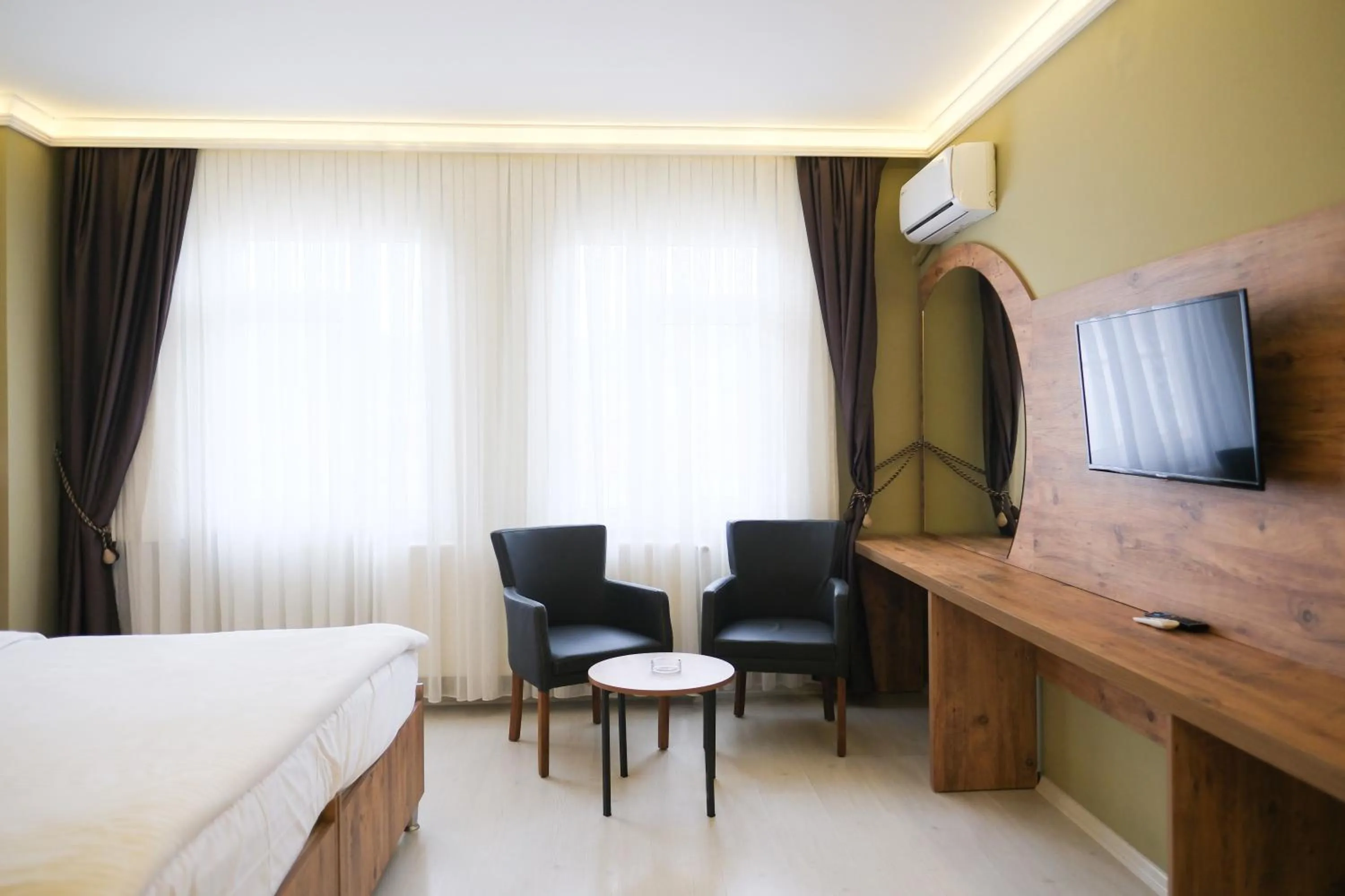 Seating area, Bed in Altayhan Otel