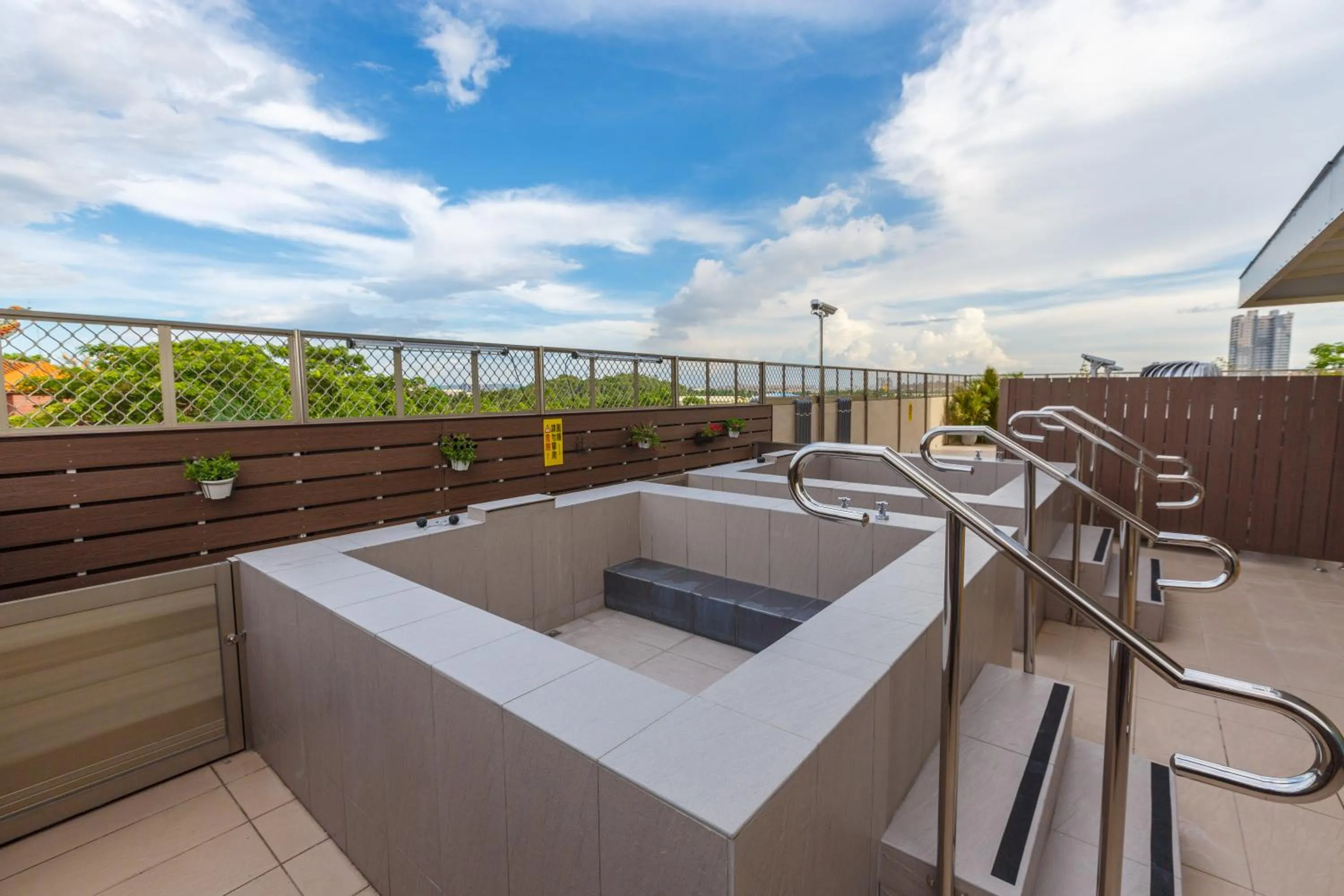 Area and facilities in Royal Gold Hotel