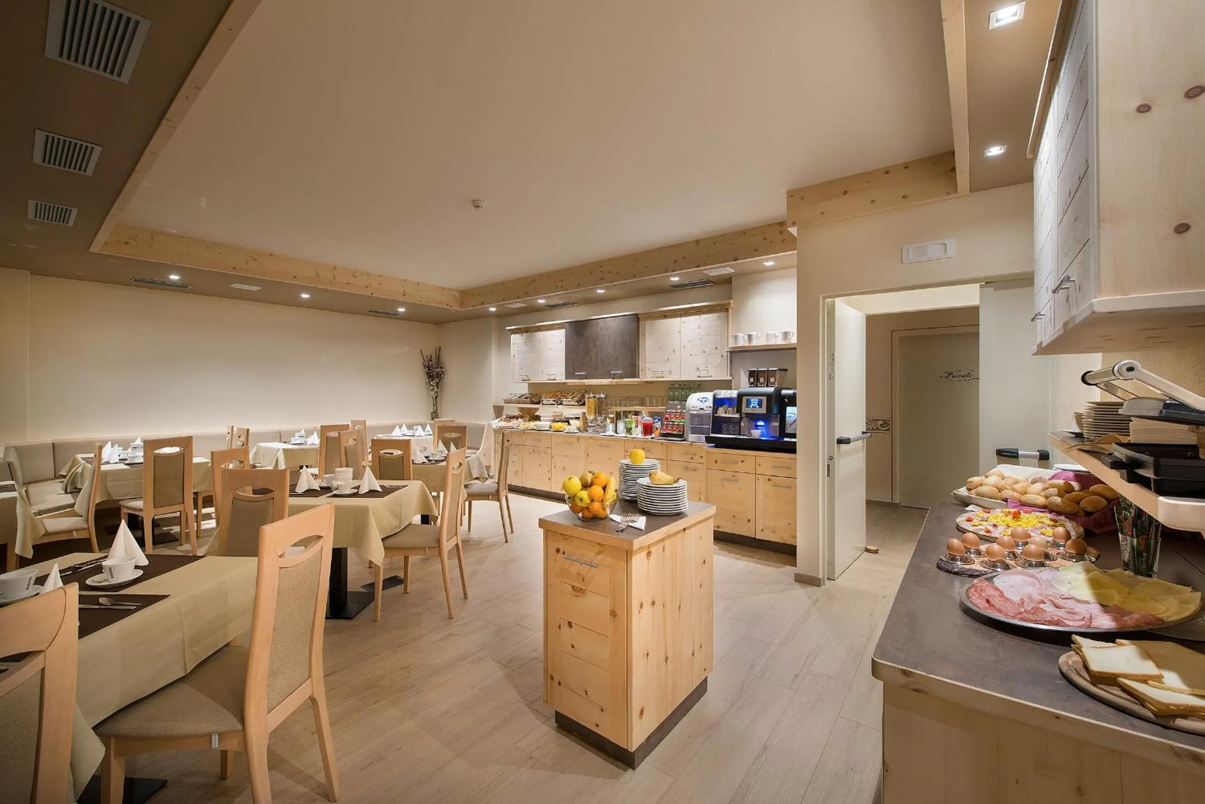 Restaurant/places to eat in Hotel Silvestri