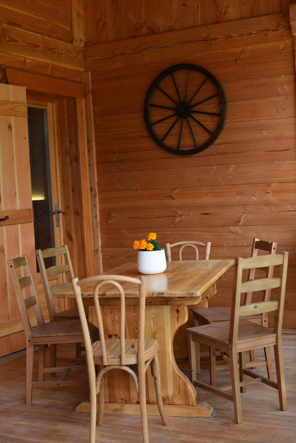 Balcony/Terrace in Chantemerle 1741, chambres d'hôtes à la montagne