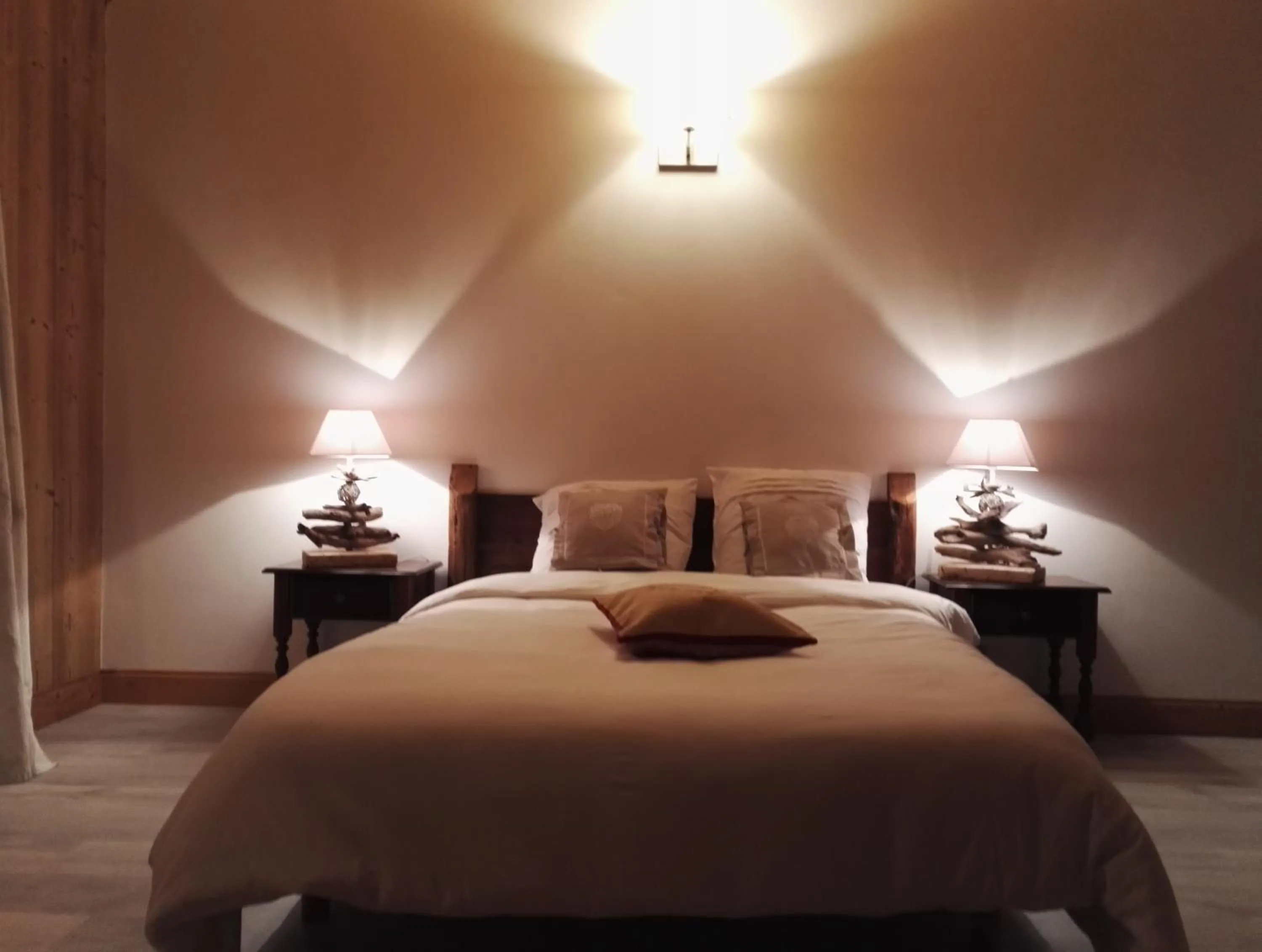 Property building, Bed in Chantemerle 1741, chambres d'hôtes à la montagne