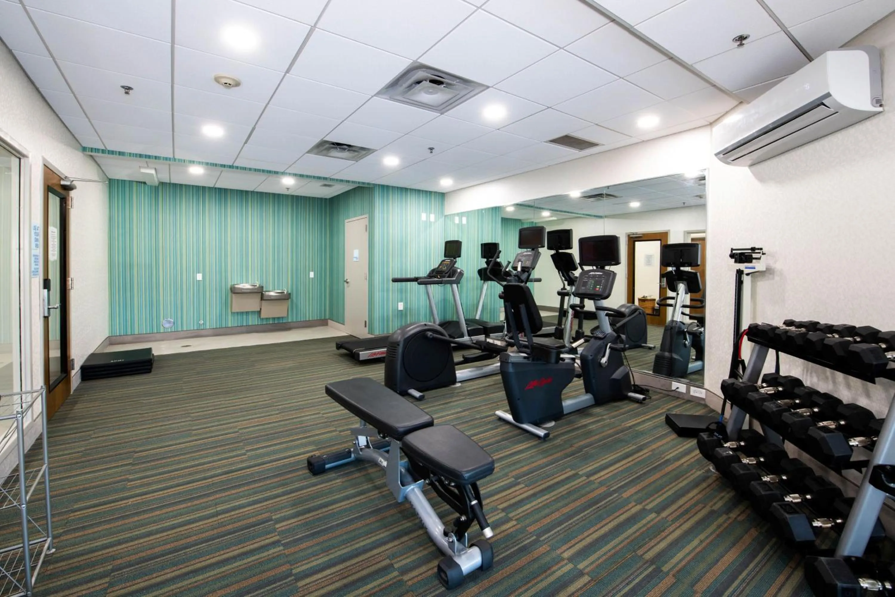 Fitness centre/facilities in Holiday Inn Express Hotel & Suites Kansas City - Grandview by IHG