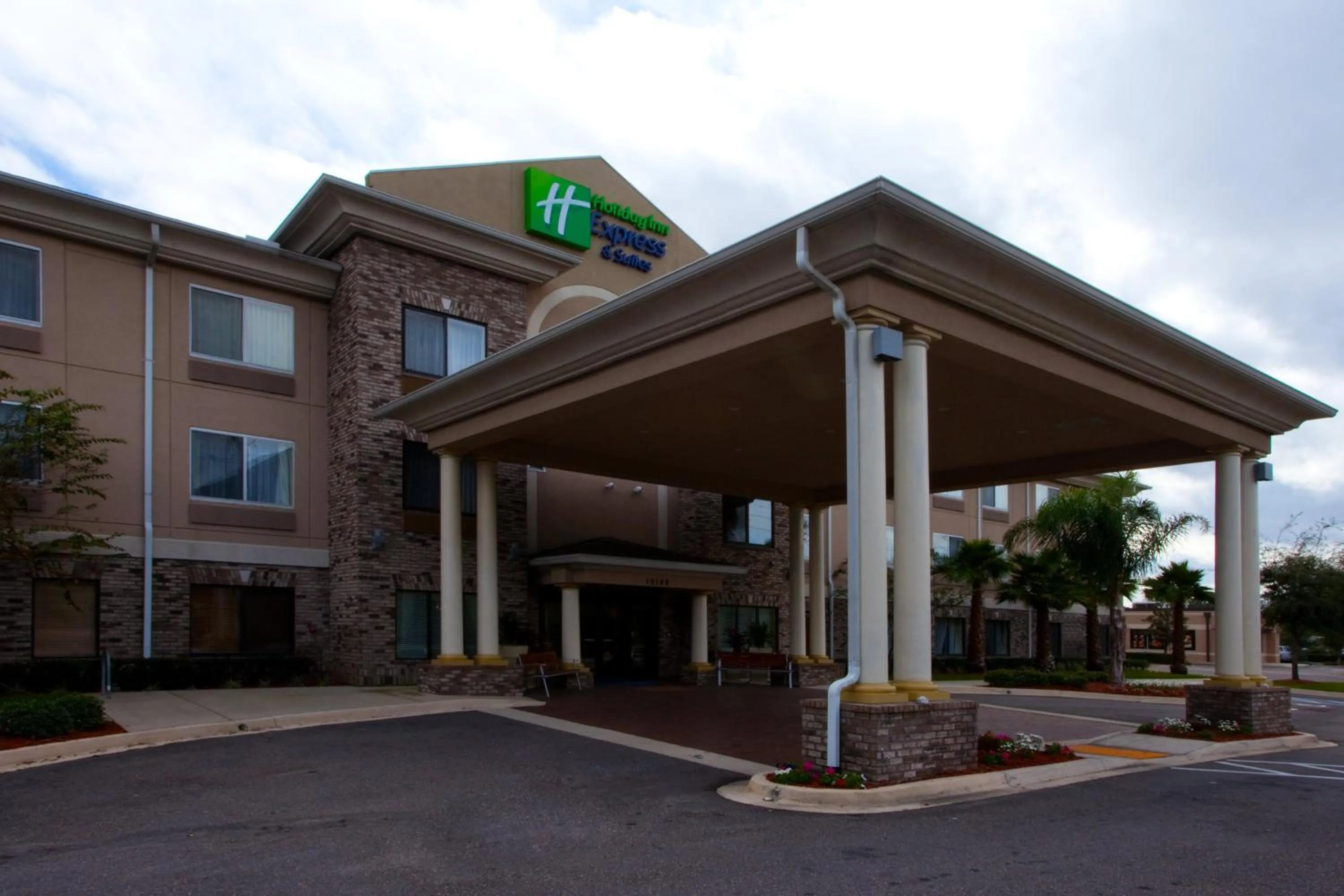 Property building in Holiday Inn Express Hotel & Suites Jacksonville-Blount Island by IHG
