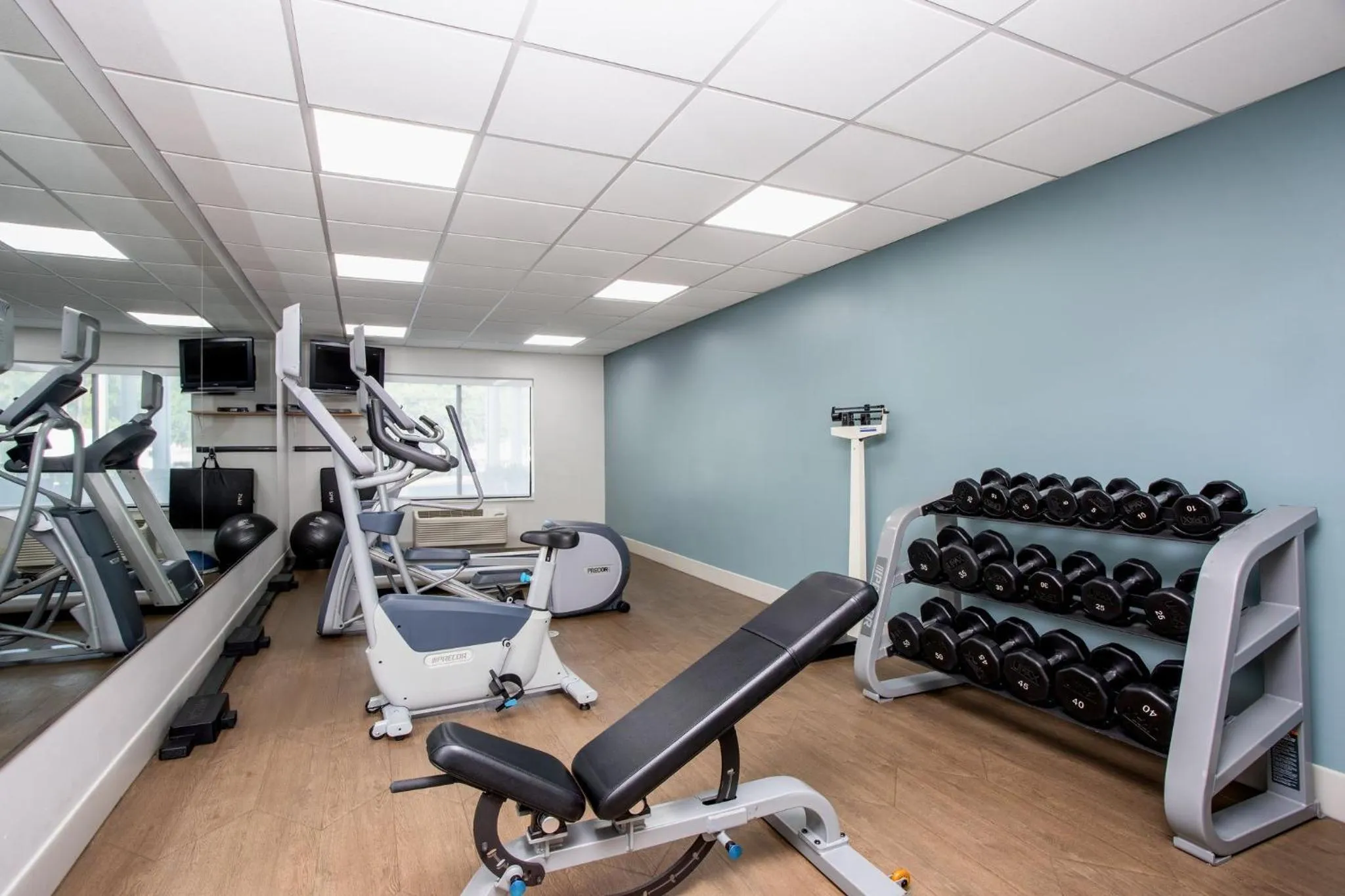 Fitness centre/facilities in Holiday Inn Express Hotel & Suites Jacksonville-Blount Island by IHG