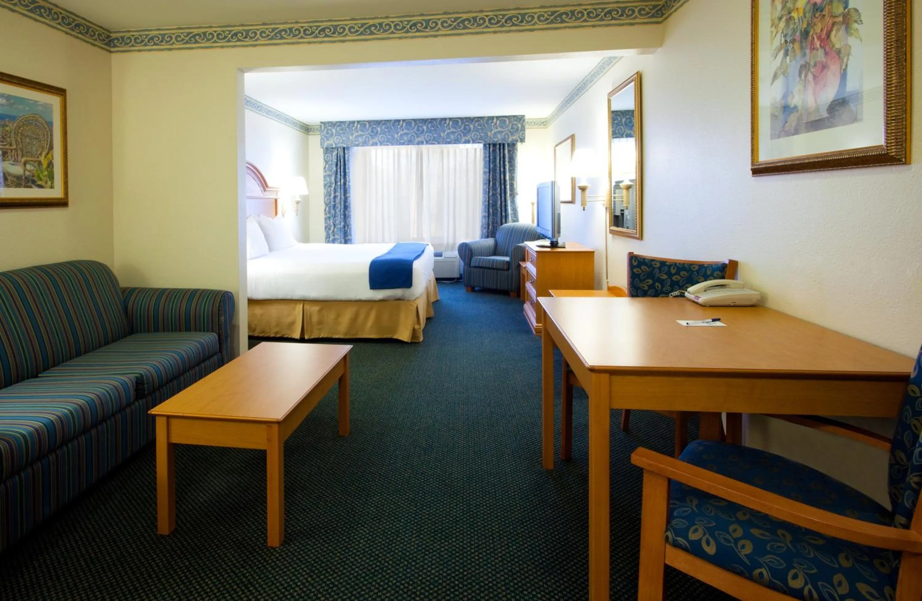 Bedroom in Holiday Inn Express Hotel & Suites Jacksonville-Blount Island by IHG