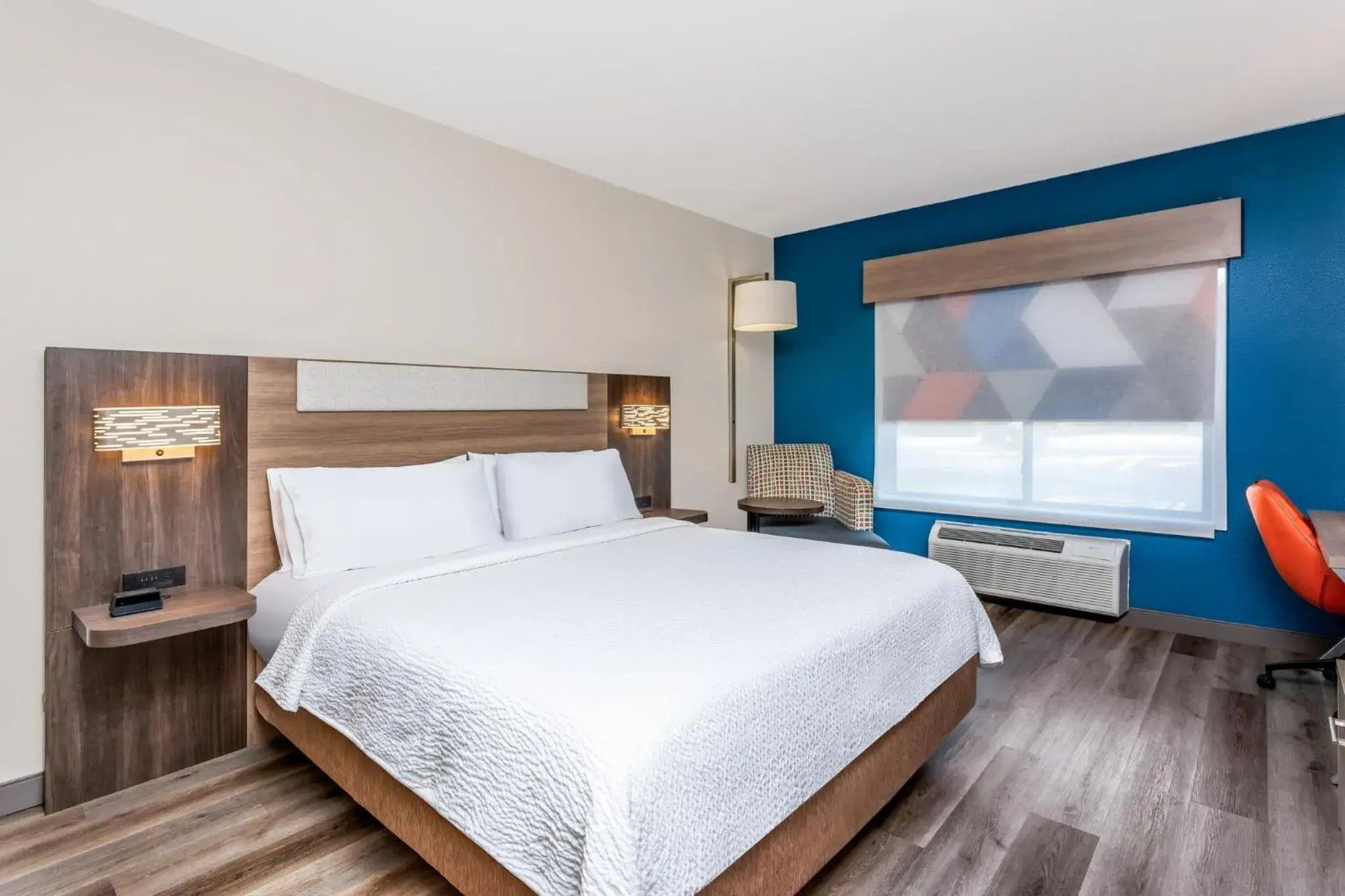 Standard King Room in Holiday Inn Express Hotel & Suites Jacksonville-Blount Island by IHG Standard King Room in Holiday Inn Express Hotel & Suites Jacksonville-Blount Island by IHG