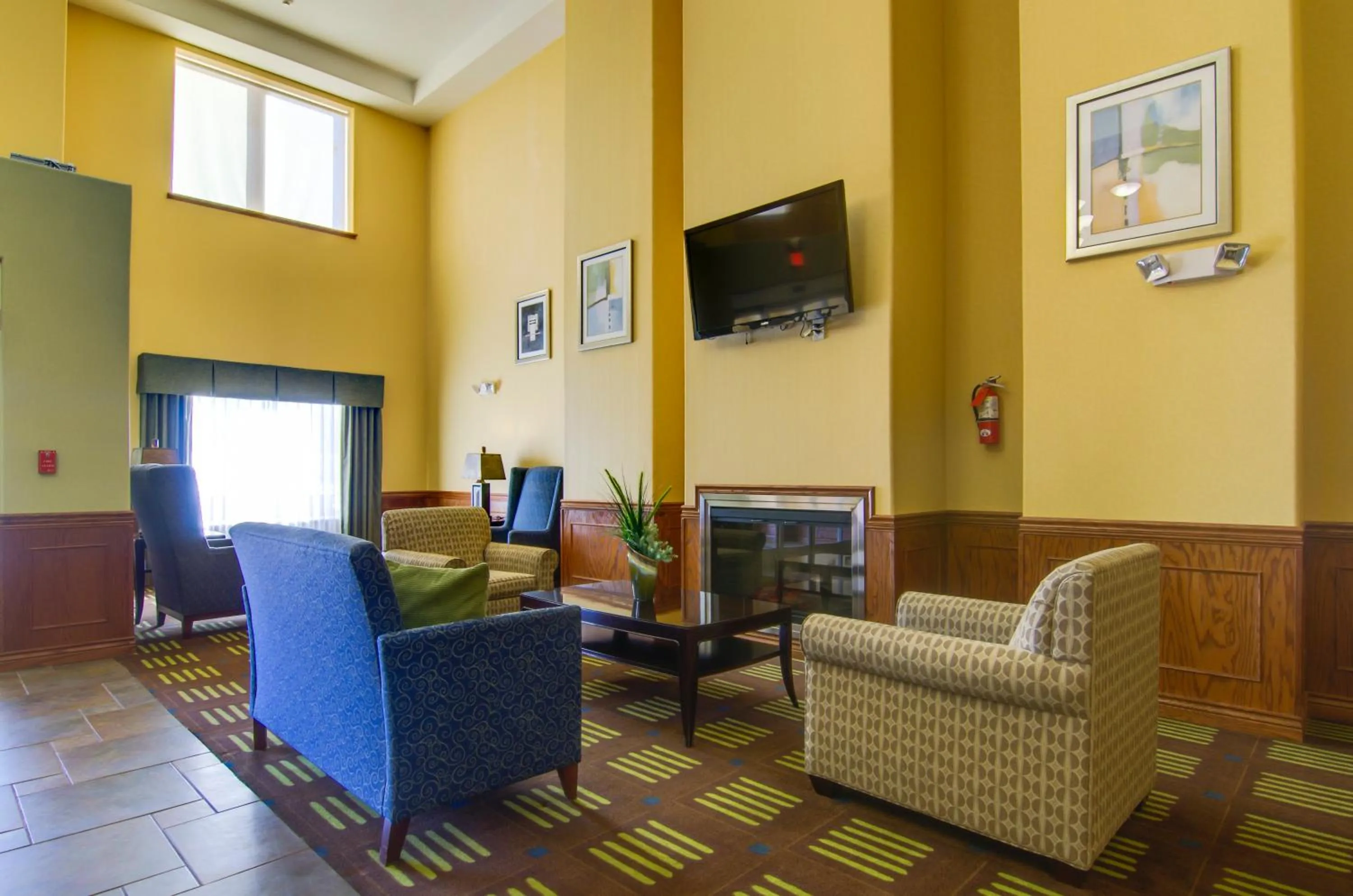Lobby or reception in Holiday Inn Express Hotel & Suites Kansas City Sports Complex by IHG