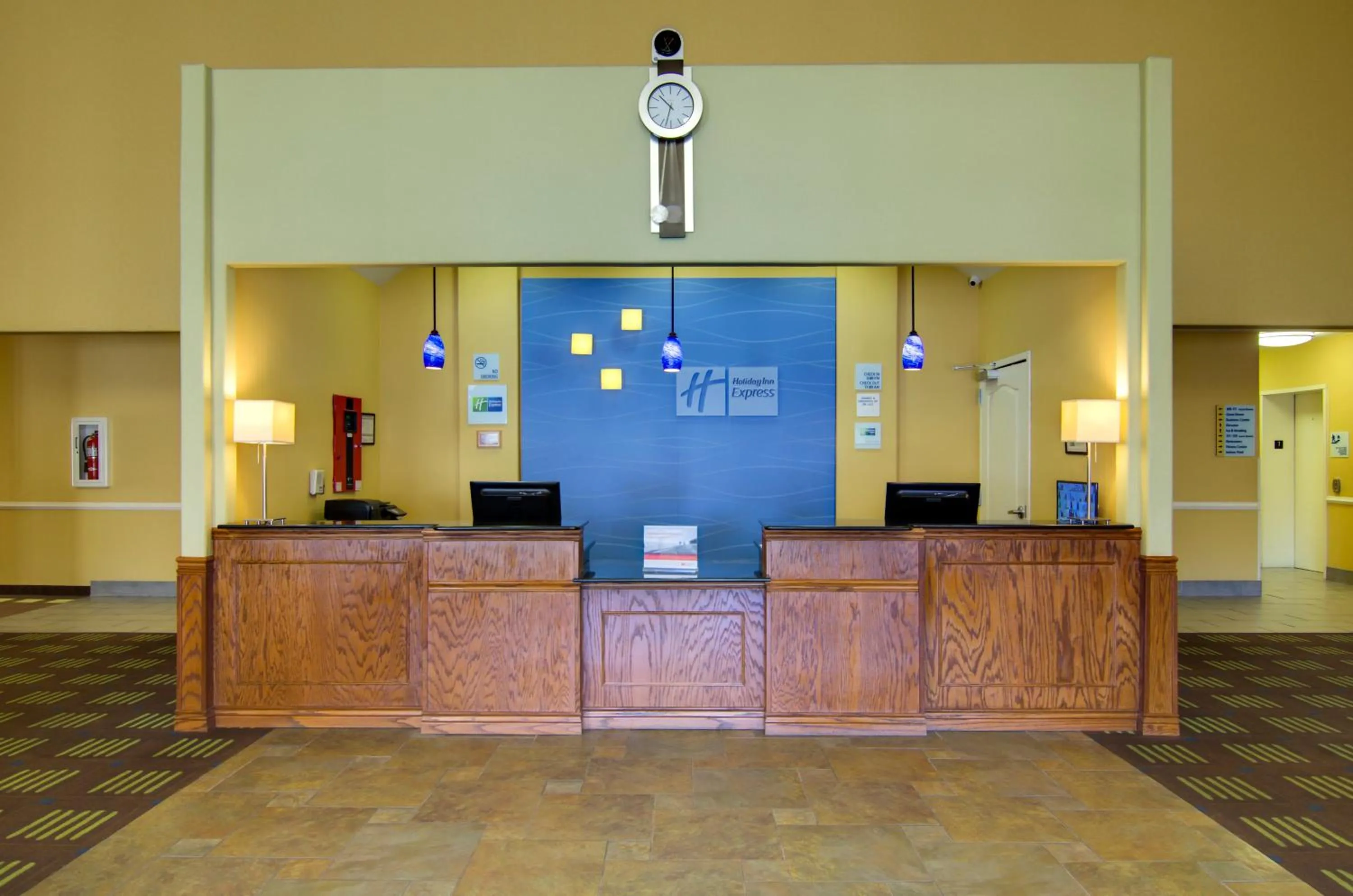 Lobby or reception in Holiday Inn Express Hotel & Suites Kansas City Sports Complex by IHG