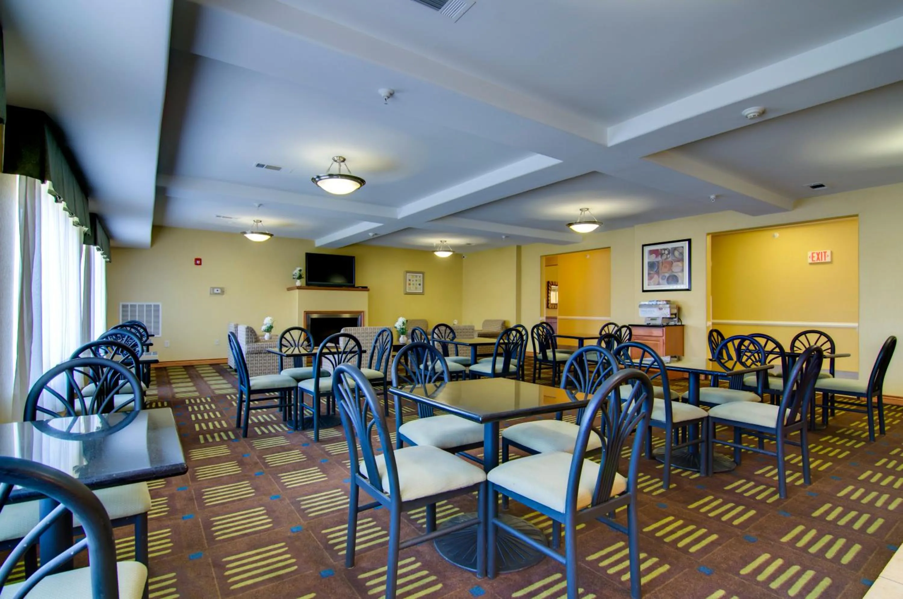 Meeting/conference room in Holiday Inn Express Hotel & Suites Kansas City Sports Complex by IHG