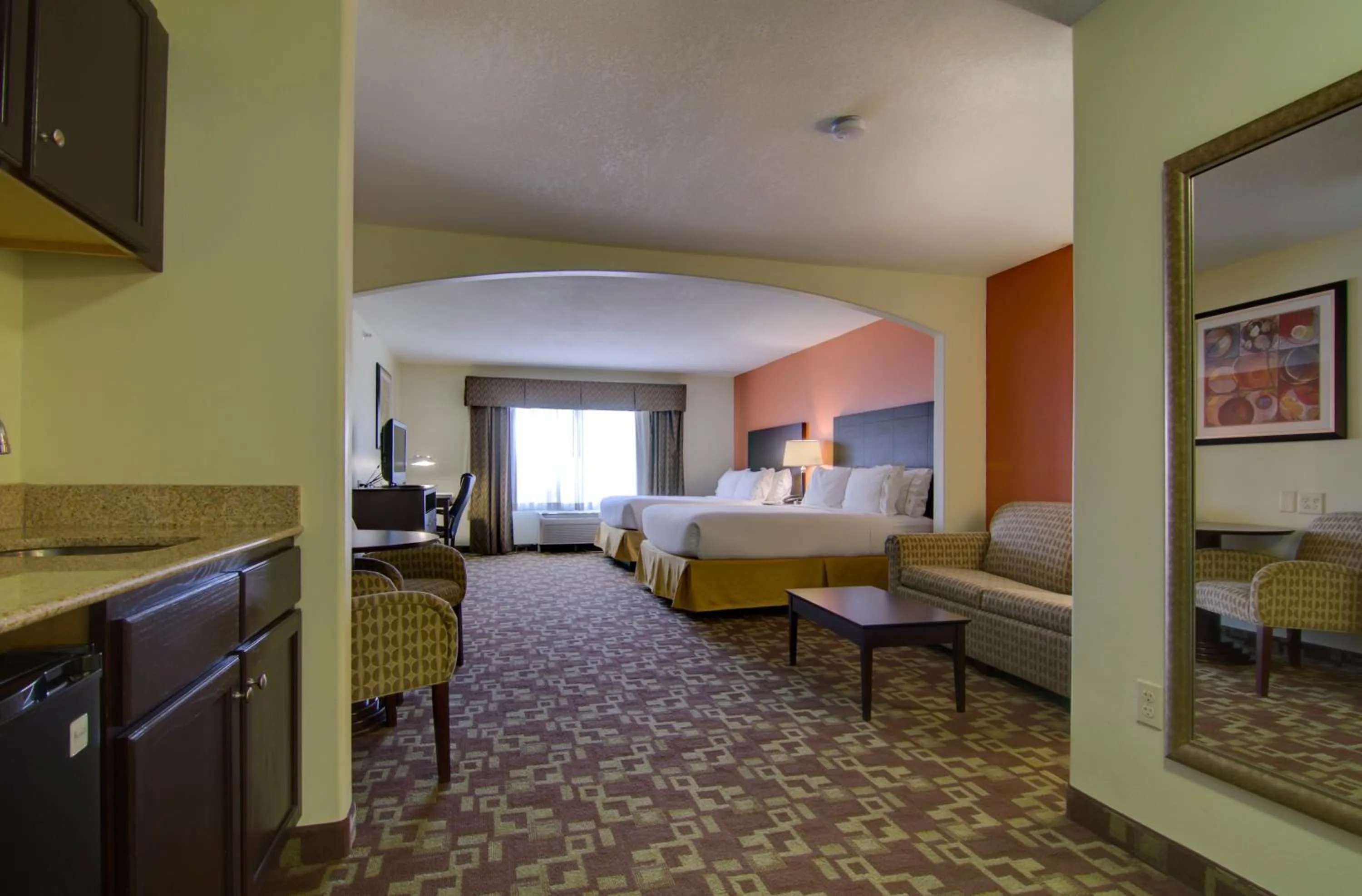 Photo of the whole room, Bed in Holiday Inn Express Hotel & Suites Kansas City Sports Complex by IHG