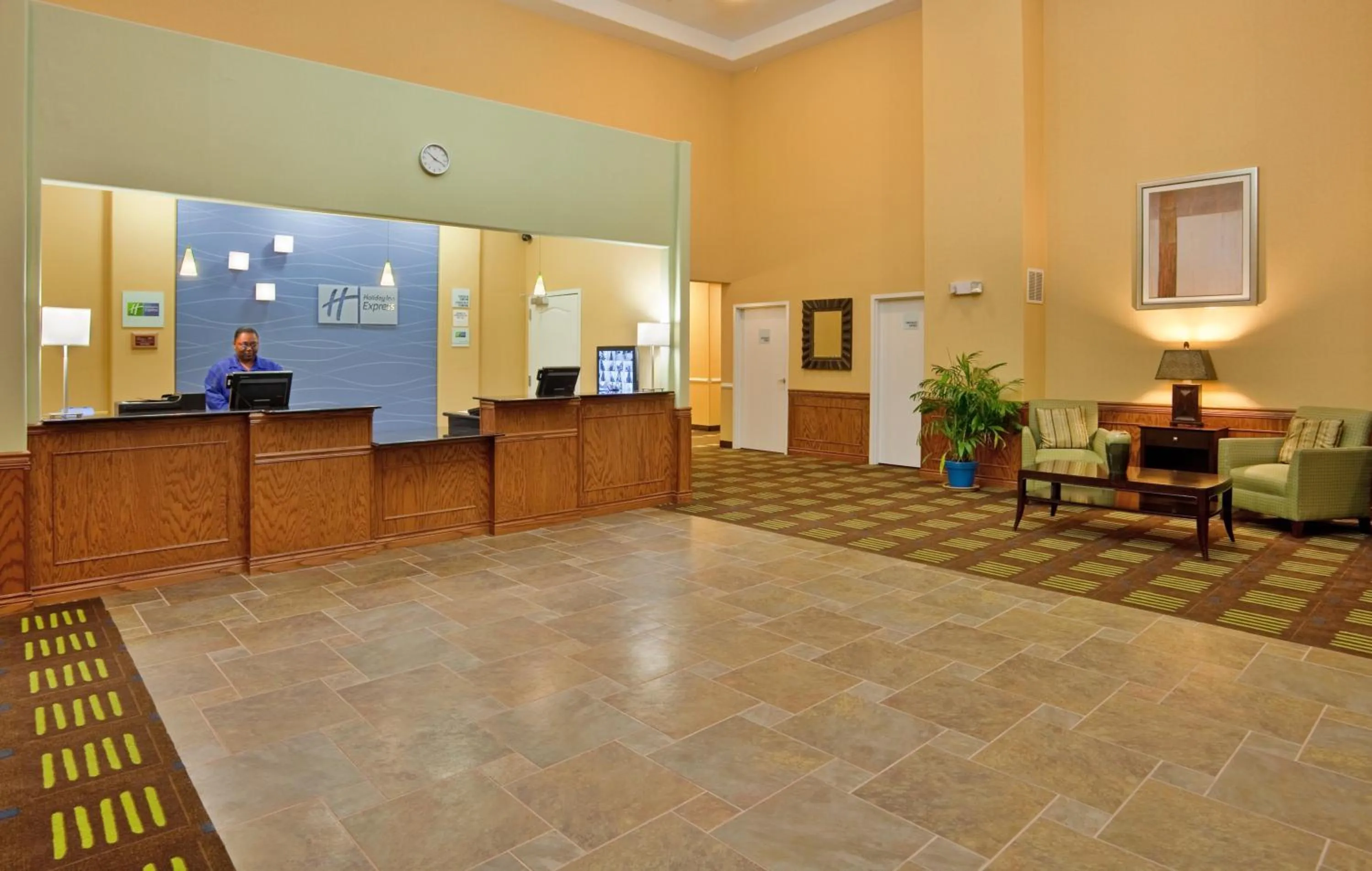 Lobby or reception in Holiday Inn Express Hotel & Suites Kansas City Sports Complex by IHG