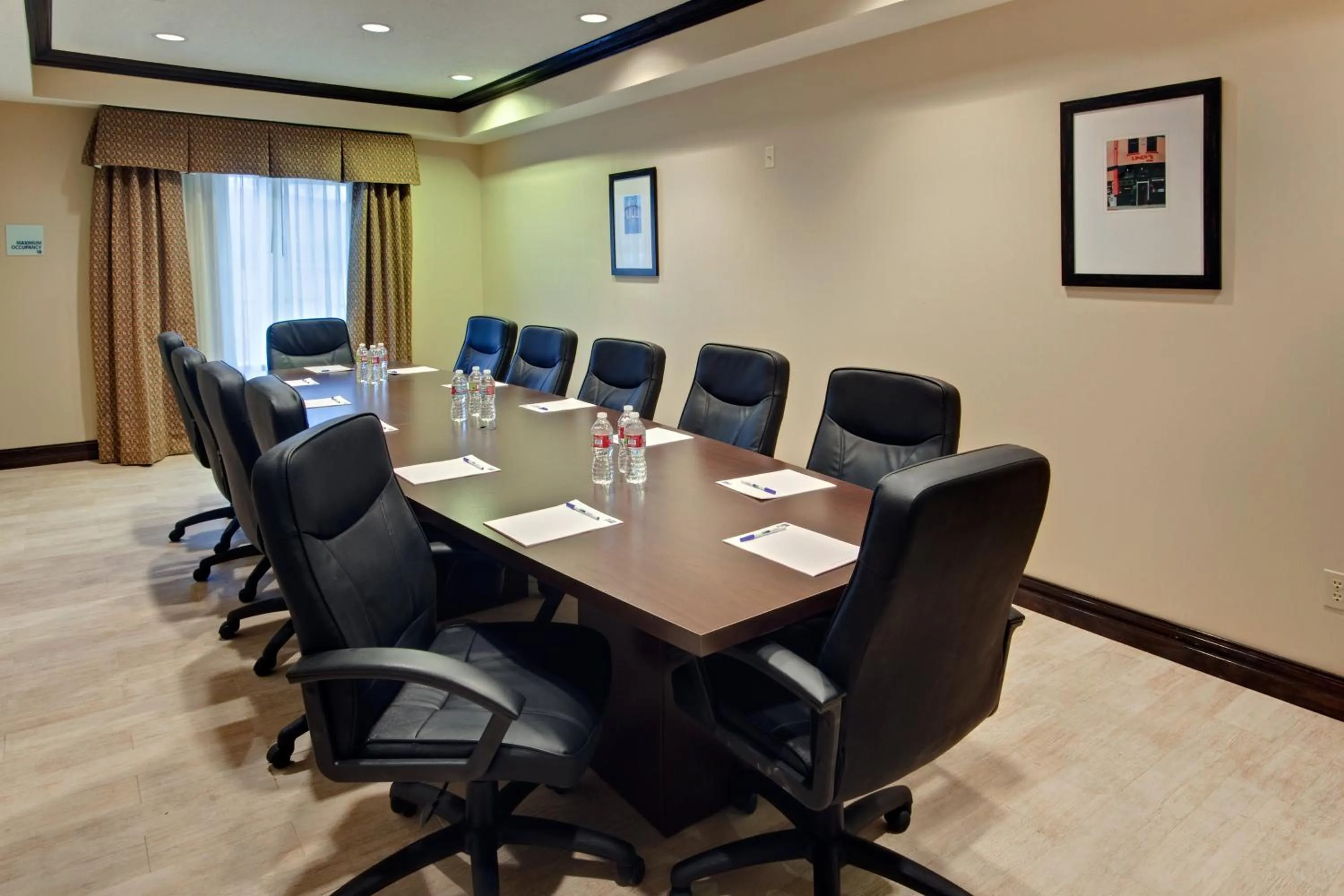 Meeting/conference room in Holiday Inn Express Hotel & Suites Albuquerque Airport by IHG