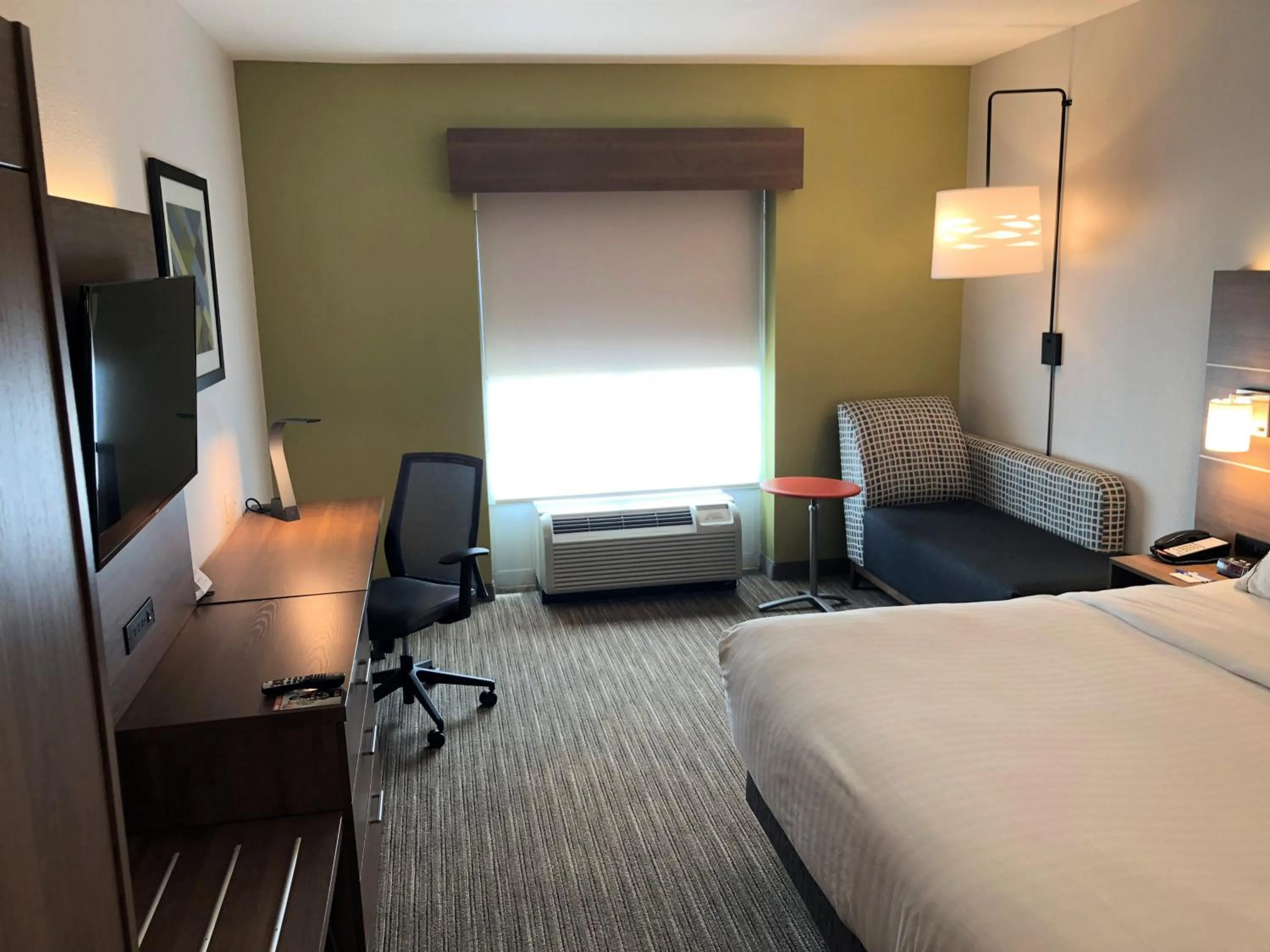 Photo of the whole room, Bed in Holiday Inn Express Hotel & Suites Jacksonville North-Fernandina by IHG