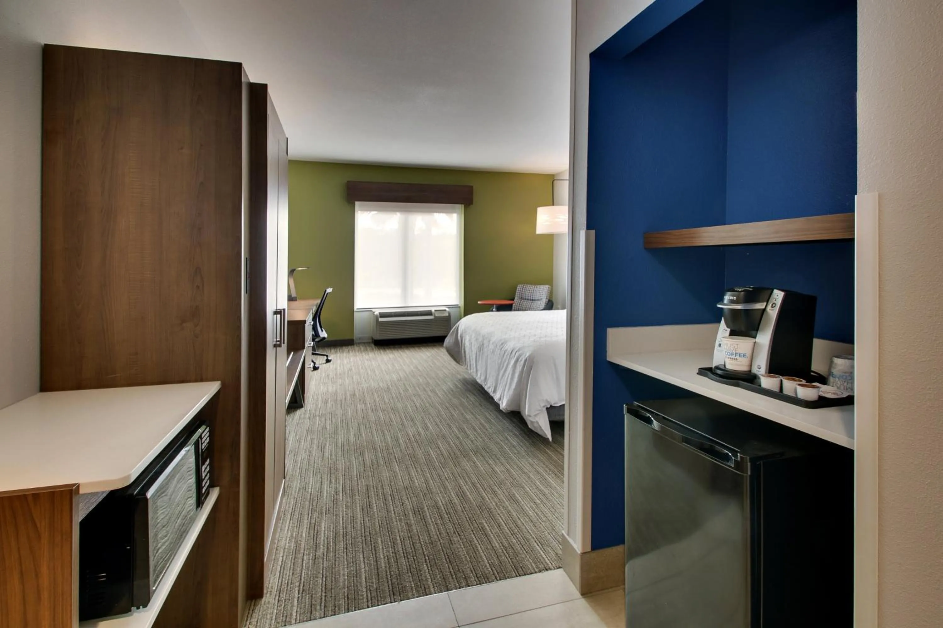 Photo of the whole room, Bed in Holiday Inn Express Hotel & Suites Jacksonville North-Fernandina by IHG