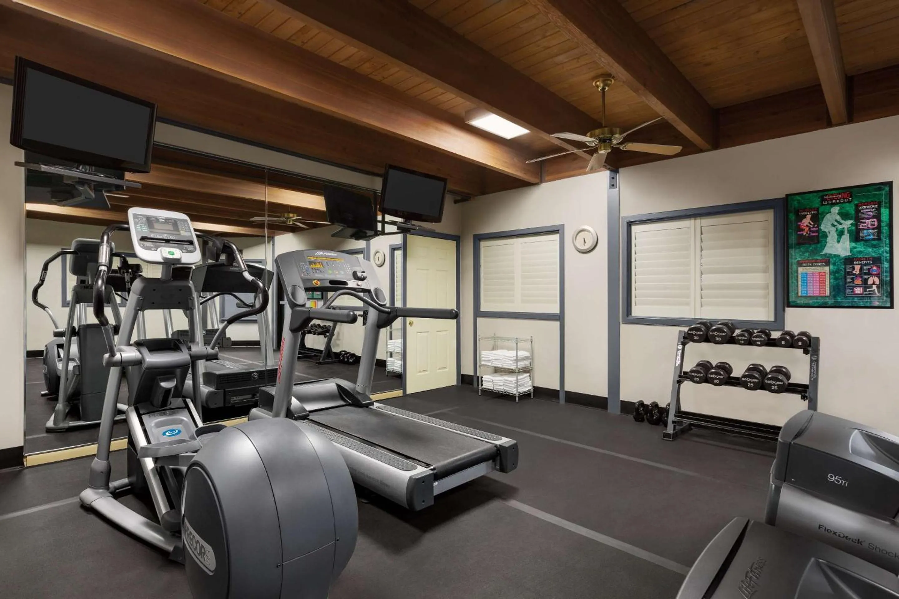 Fitness centre/facilities in Radisson Hotel Lenexa Overland Park