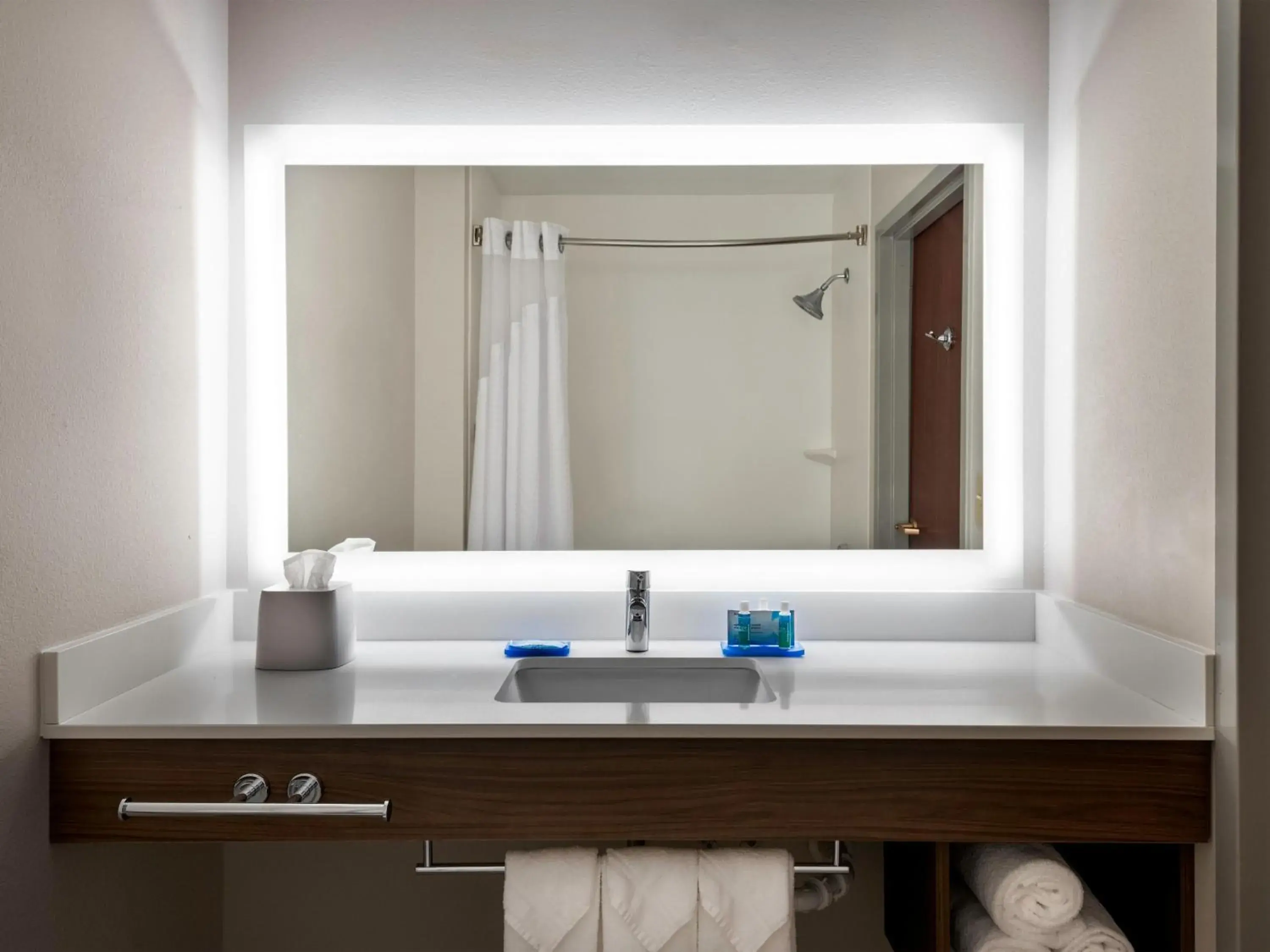 Queen Room with Two Queen Beds - Disability Access Hearing Accessible - Roll-In Shower in Holiday Inn Express & Suites Charlotte Arpt-Belmont by IHG Queen Room with Two Queen Beds - Disability Access Hearing Accessible - Roll-In Shower in Holiday Inn Express & Suites Charlotte Arpt-Belmont by IHG