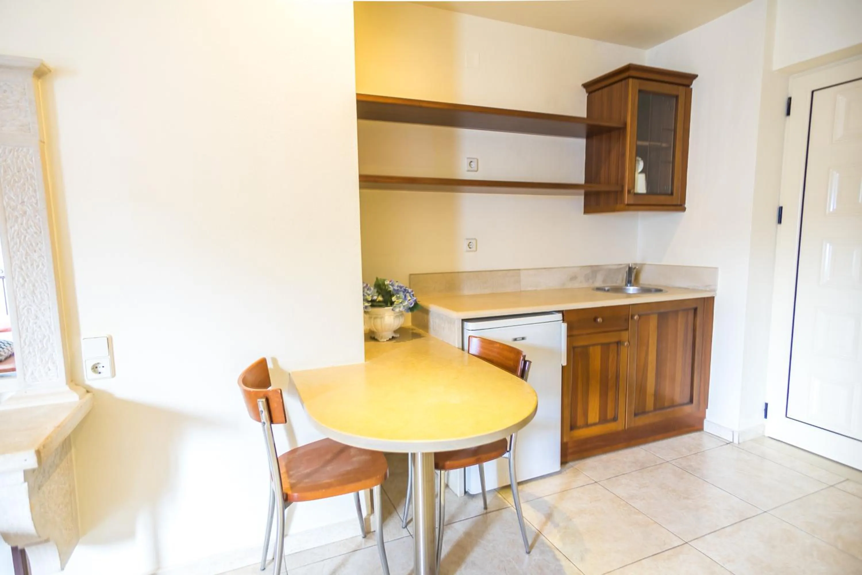 Kitchen or kitchenette in Pela Sofia