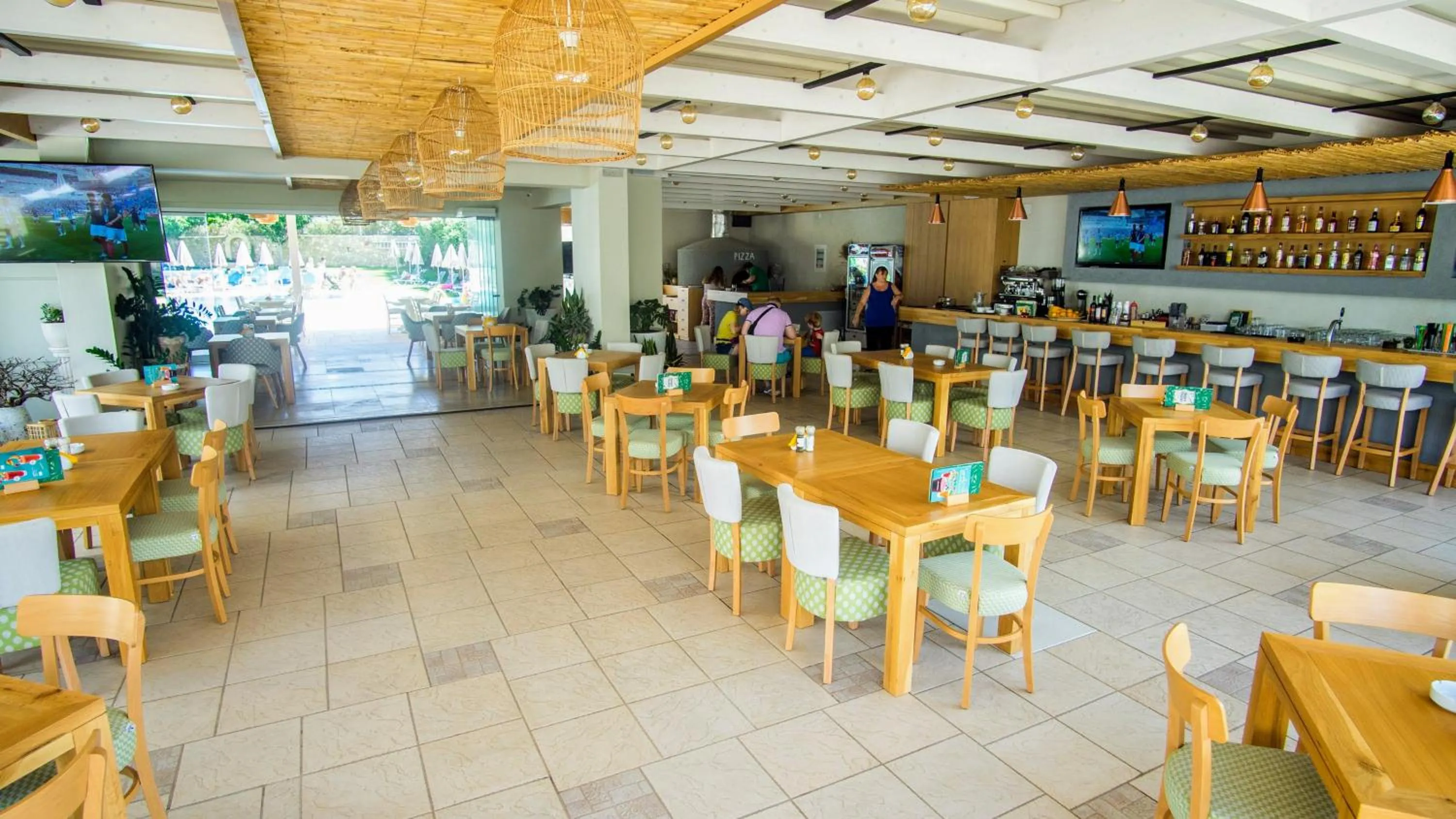 Restaurant/places to eat in Pela Sofia