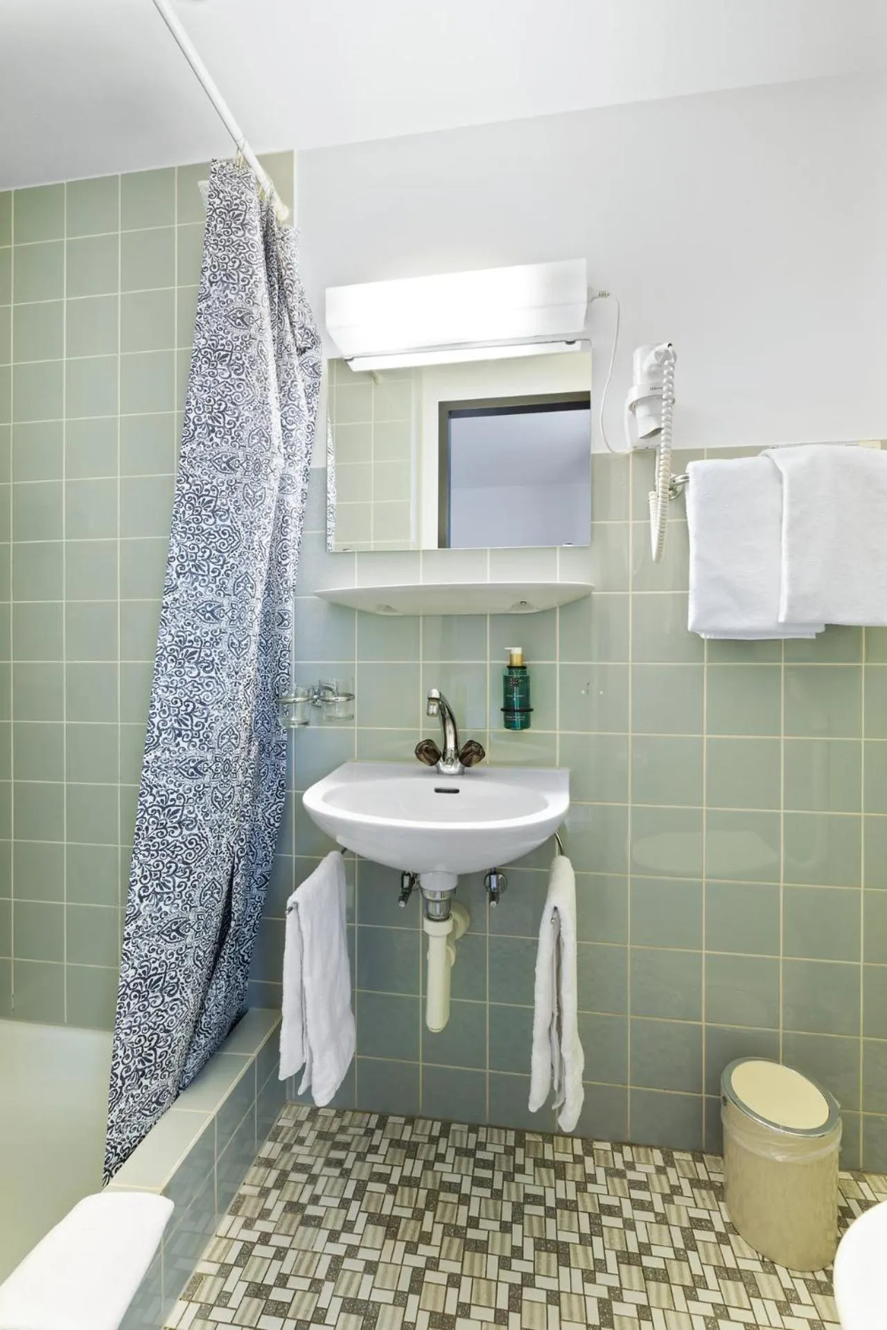 Bathroom in Becozy Self Check-in Pop-Up Hotel Basel