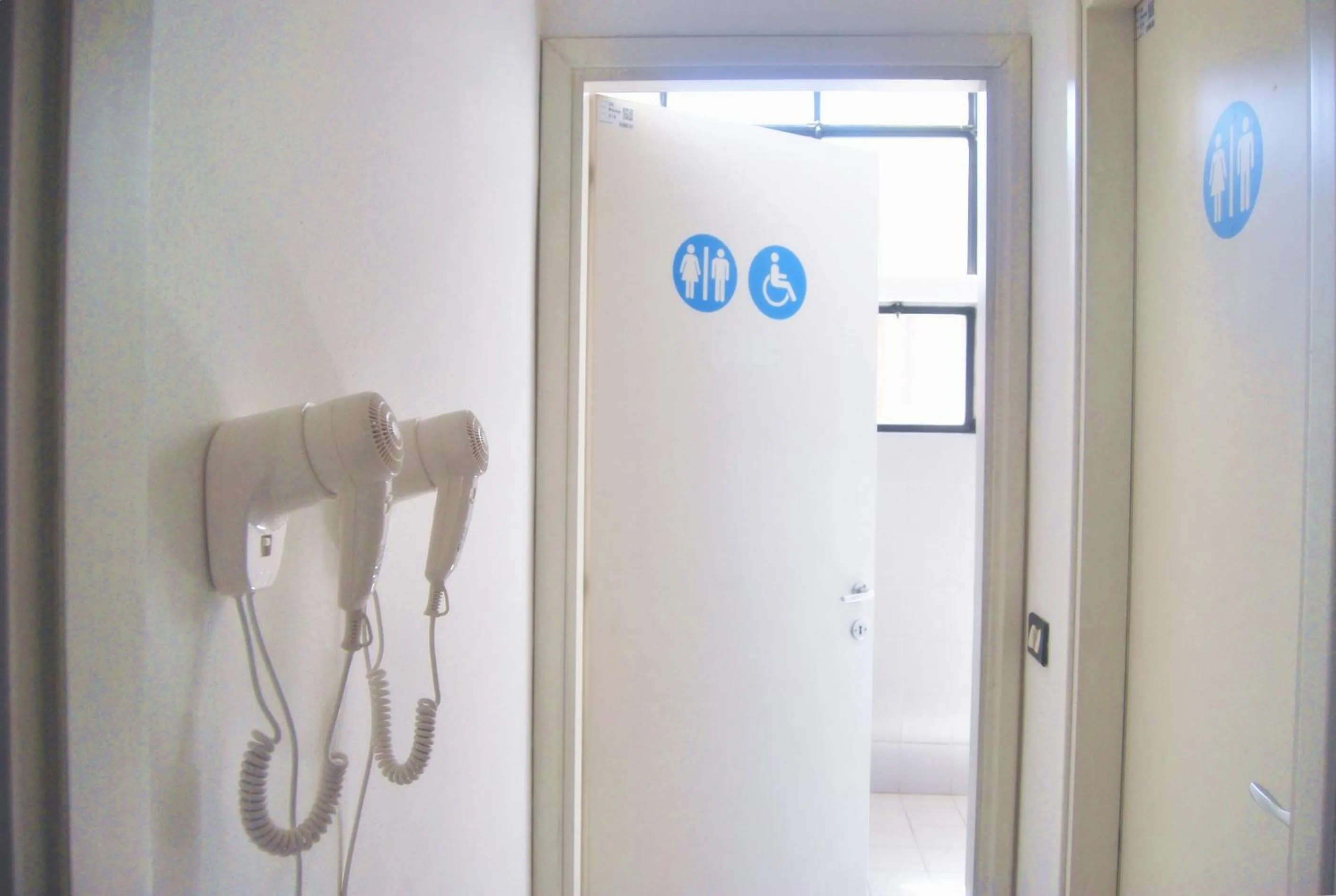 Shower in Mio Hostel