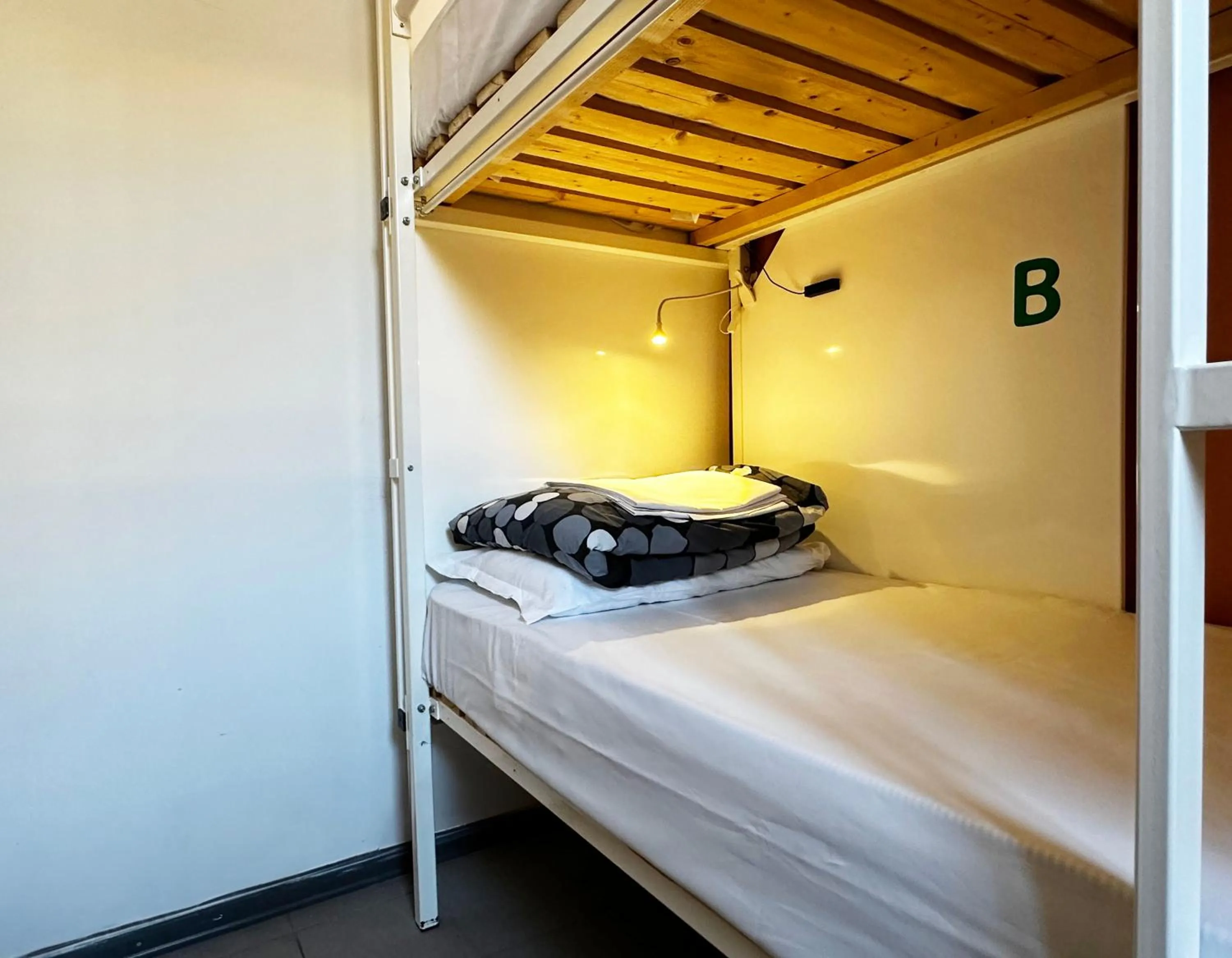 bunk bed, Bed in Mio Hostel