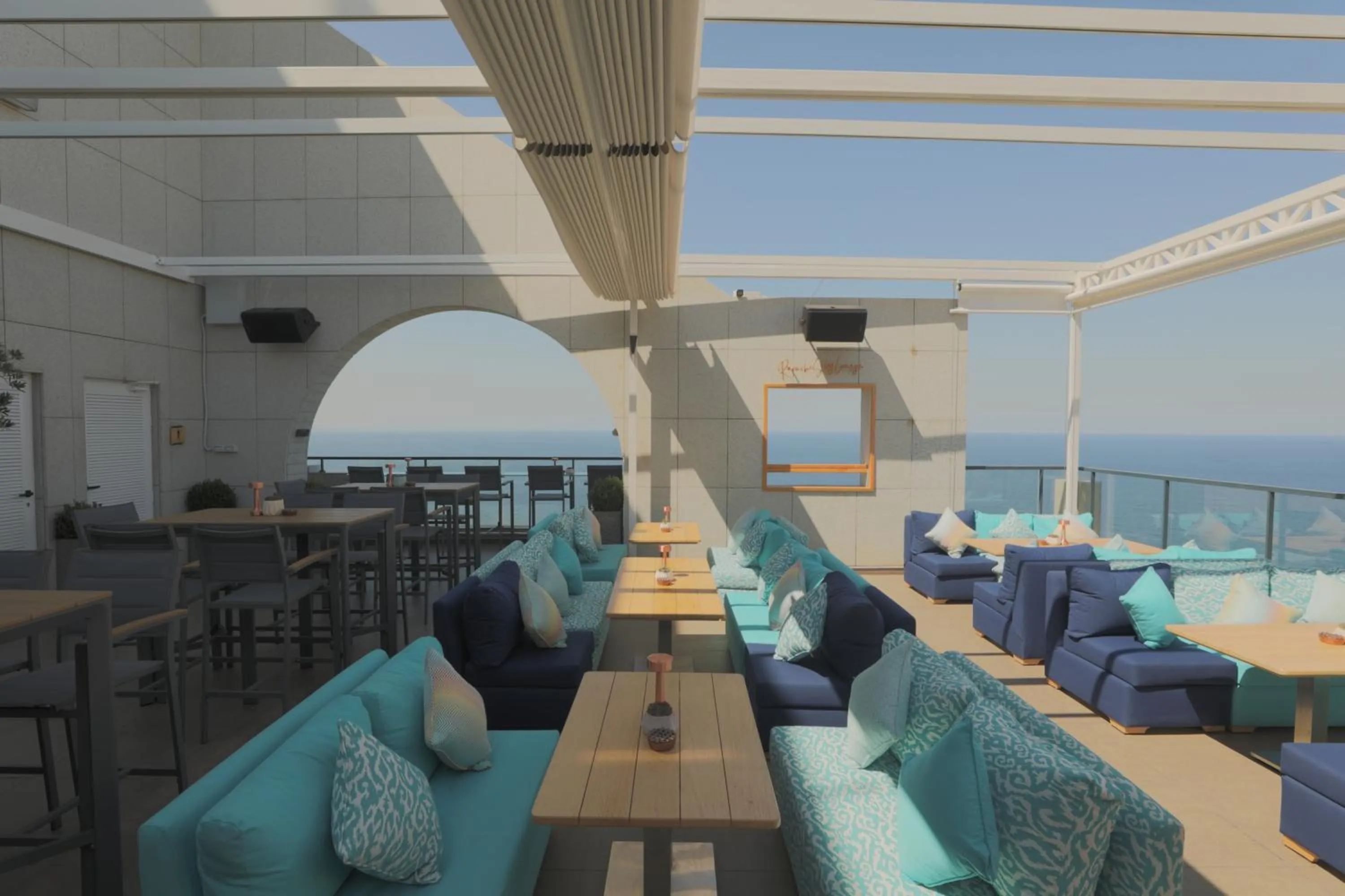 Restaurant/places to eat in Raouche Arjaan by Rotana