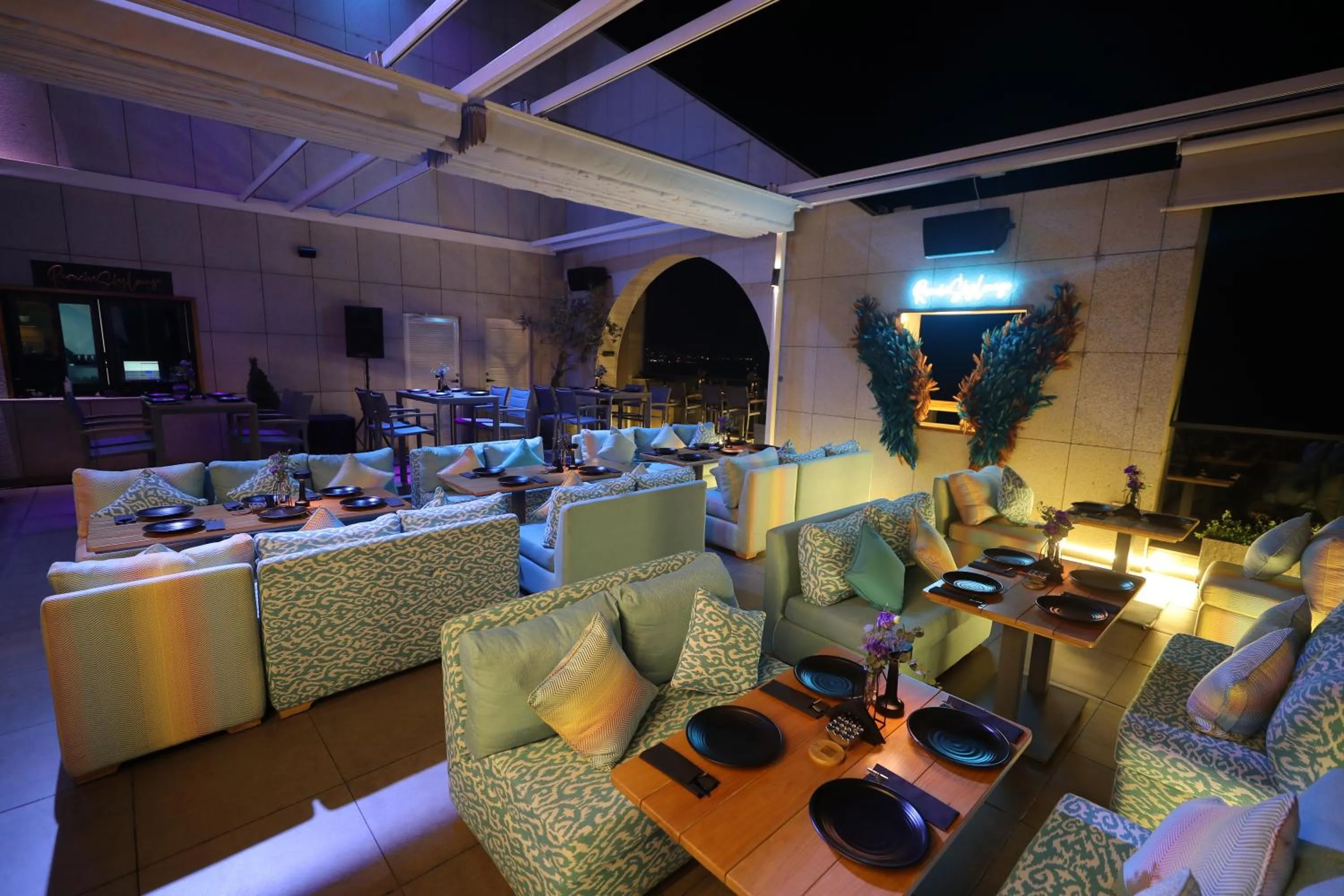 Restaurant/places to eat in Raouche Arjaan by Rotana