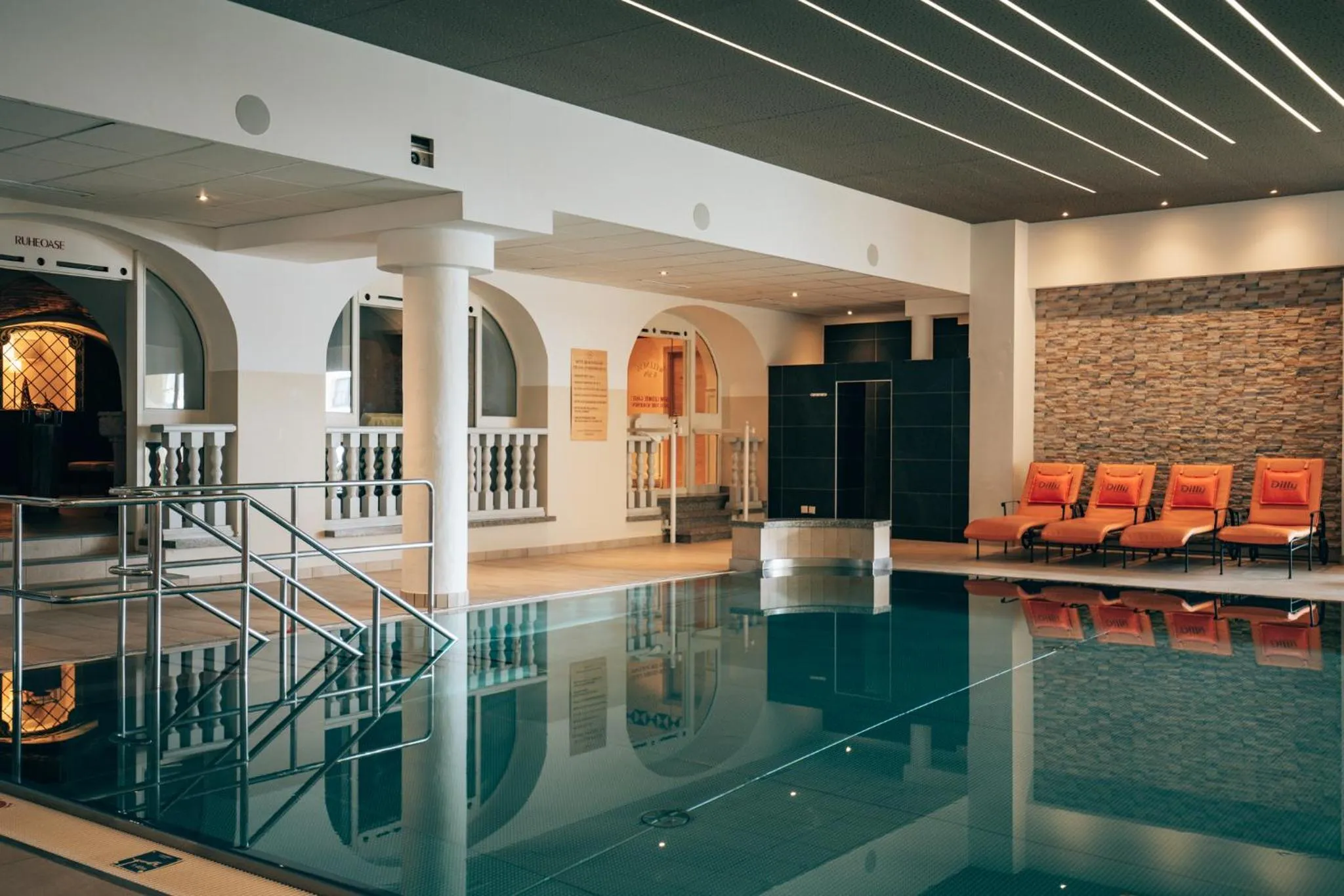 Swimming pool in Dilly - Das Nationalpark Resort