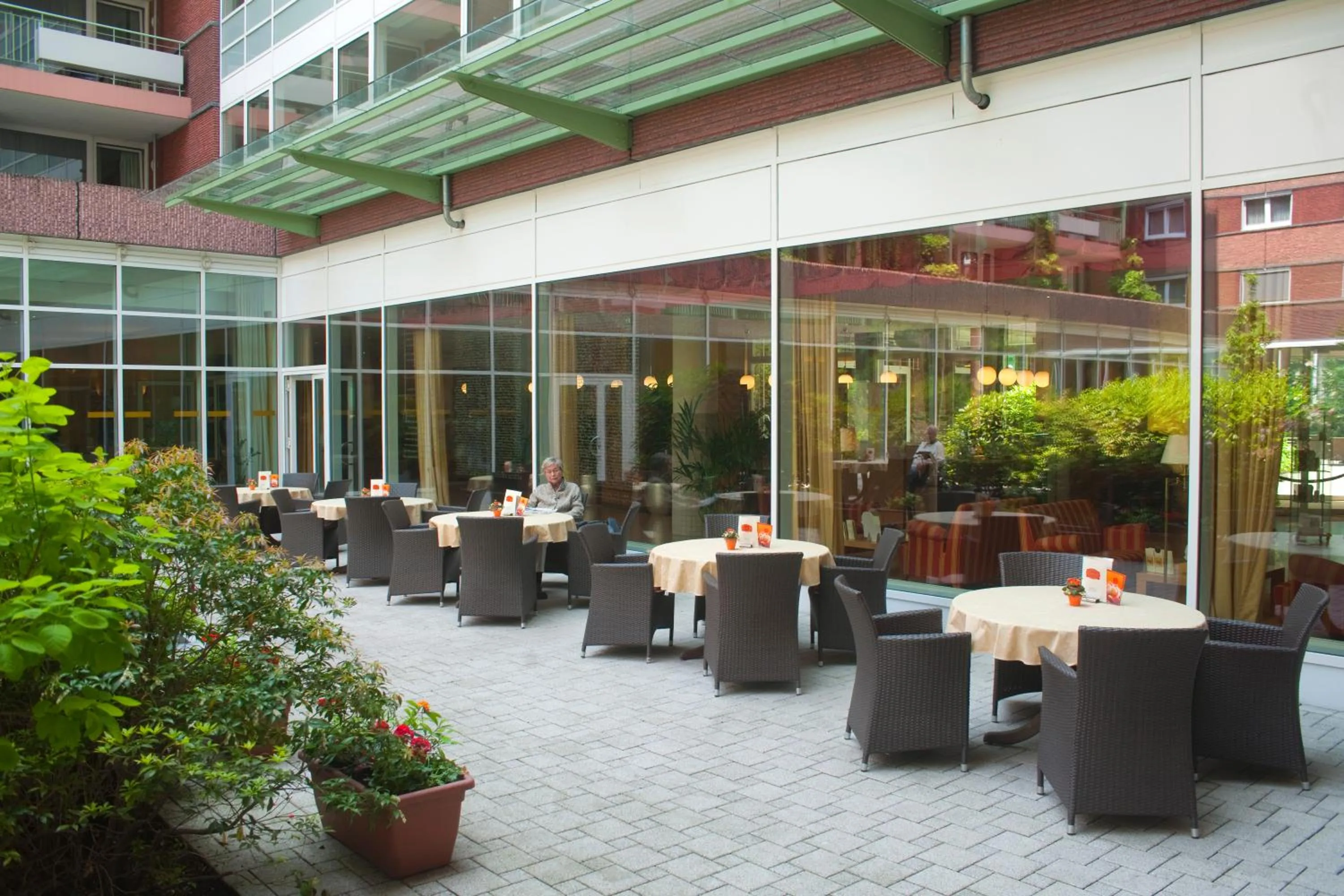 Restaurant/places to eat in Residenz am Dom Boardinghouse Apartments